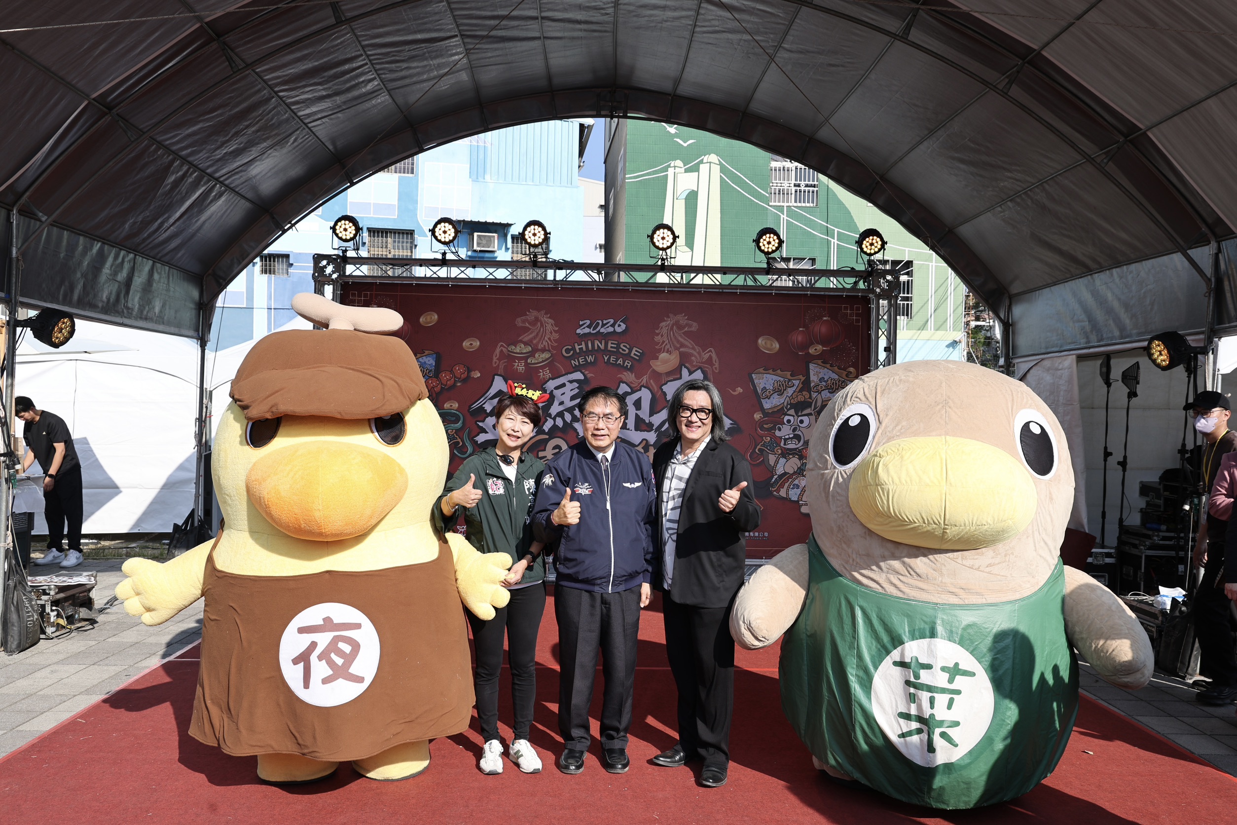 2026新化年貨大街登場  黃偉哲發紅包與民同樂迎金馬年