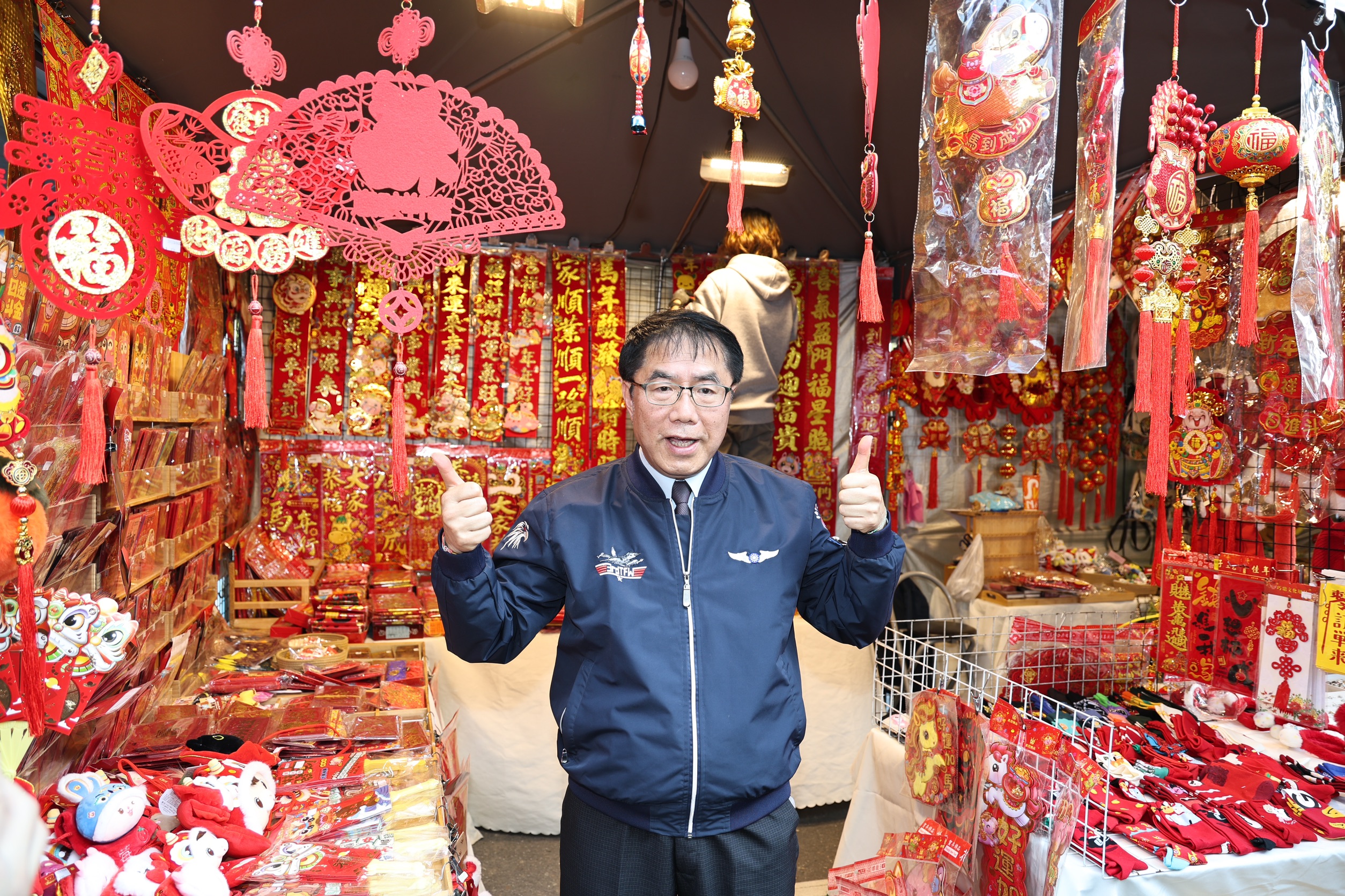 2026新化年貨大街登場  黃偉哲發紅包與民同樂迎金馬年