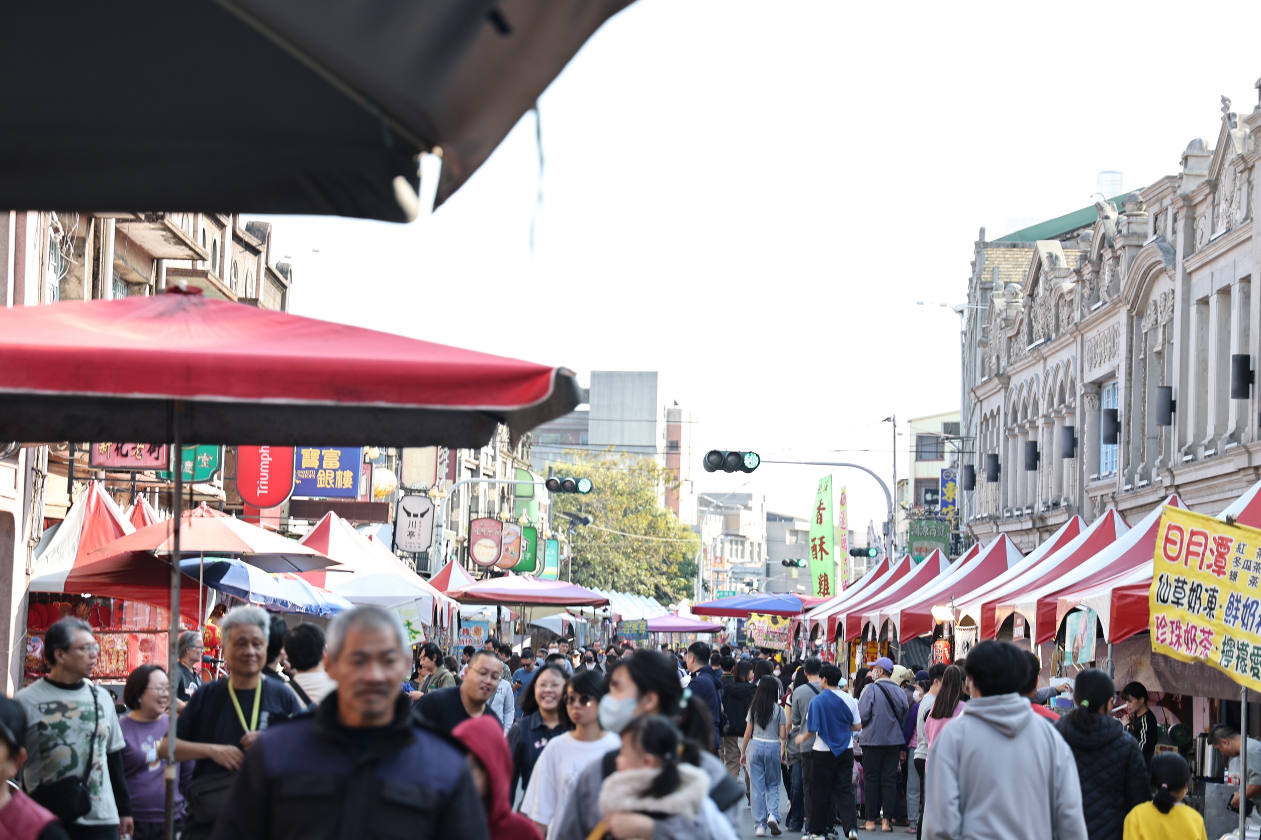 2026新化年貨大街登場  黃偉哲發紅包與民同樂迎金馬年