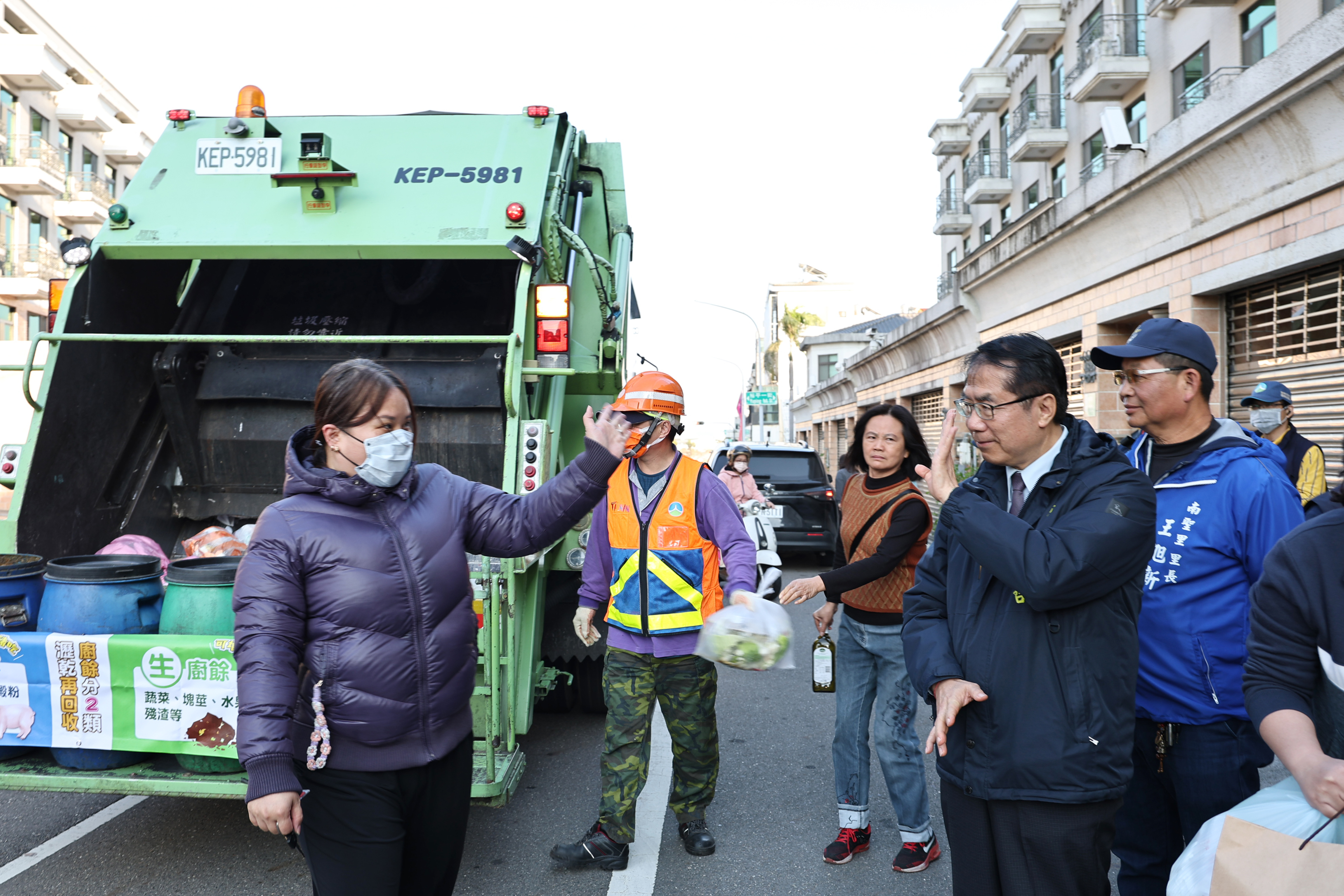 黃偉哲春節前慰勞清潔隊員　感謝第一線辛勞付出守護市容