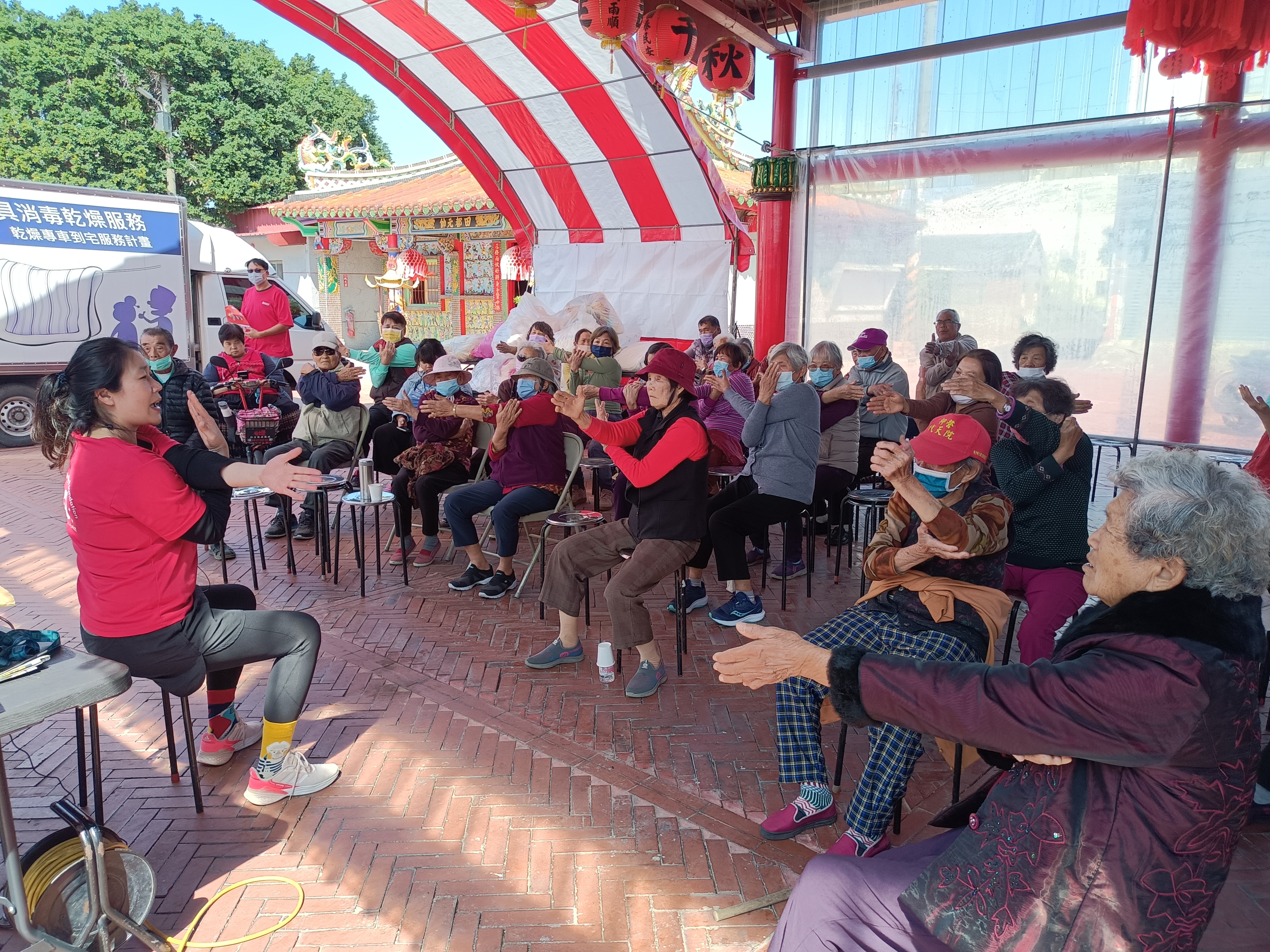 南市社會局攜手慈揚基金會 前進社區據點提供乾燥車服務年前送暖「幸福加馬」