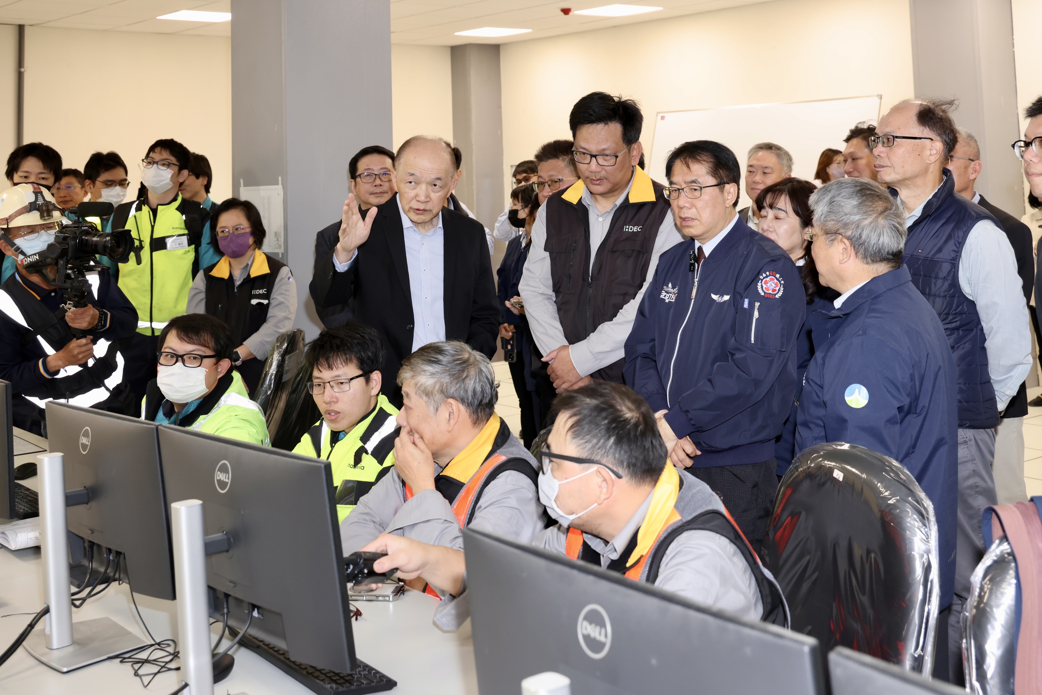 城西垃圾焚化廠更新爐點火儀式   黃偉哲：兼顧垃圾處理及發電減碳效益