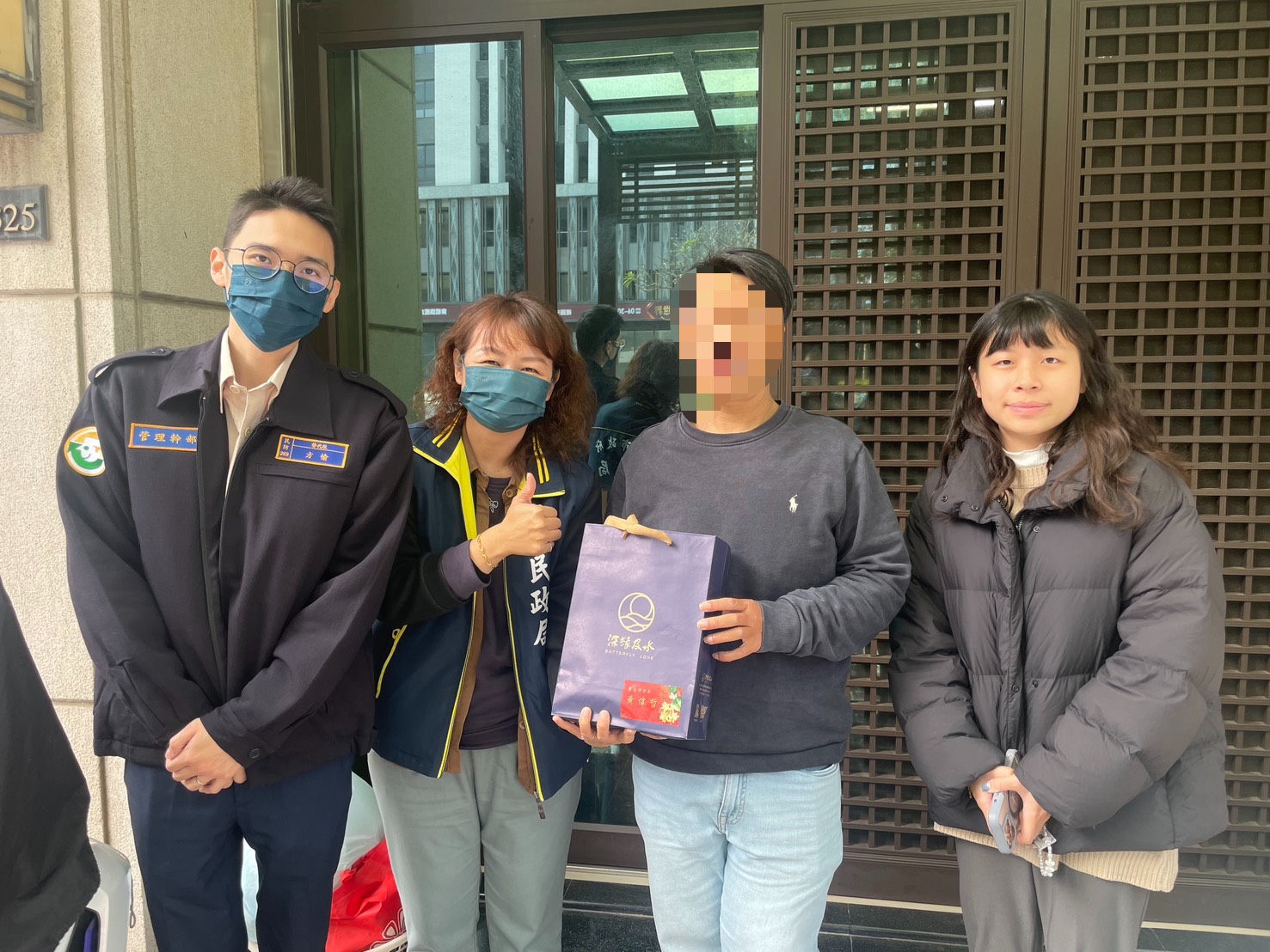 春節前夕，台南市府慰問身心障礙退伍軍人，送上暖心關懷與春節禮金。