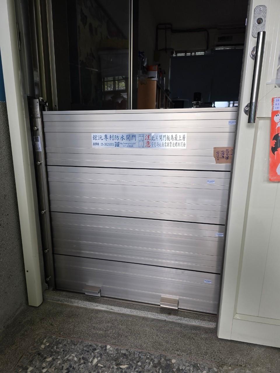 因應極端氣候超前部署　臺南115年度投入2,200萬元補助70校設置防水閘門　強化校園防汛第一道防線