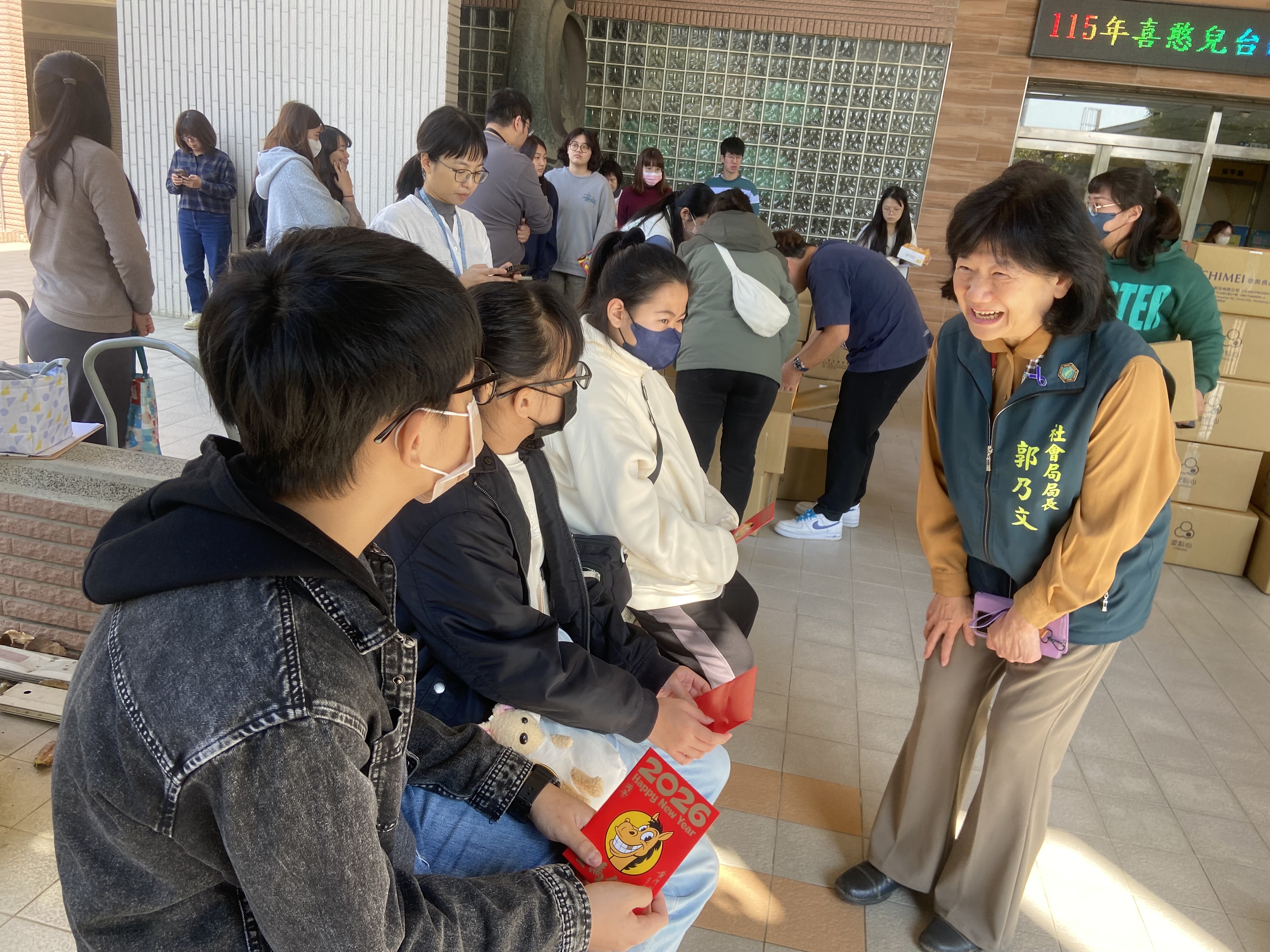 台南喜憨兒年菜禮盒助弱勢！黃偉哲感謝公私合作，送暖830戶