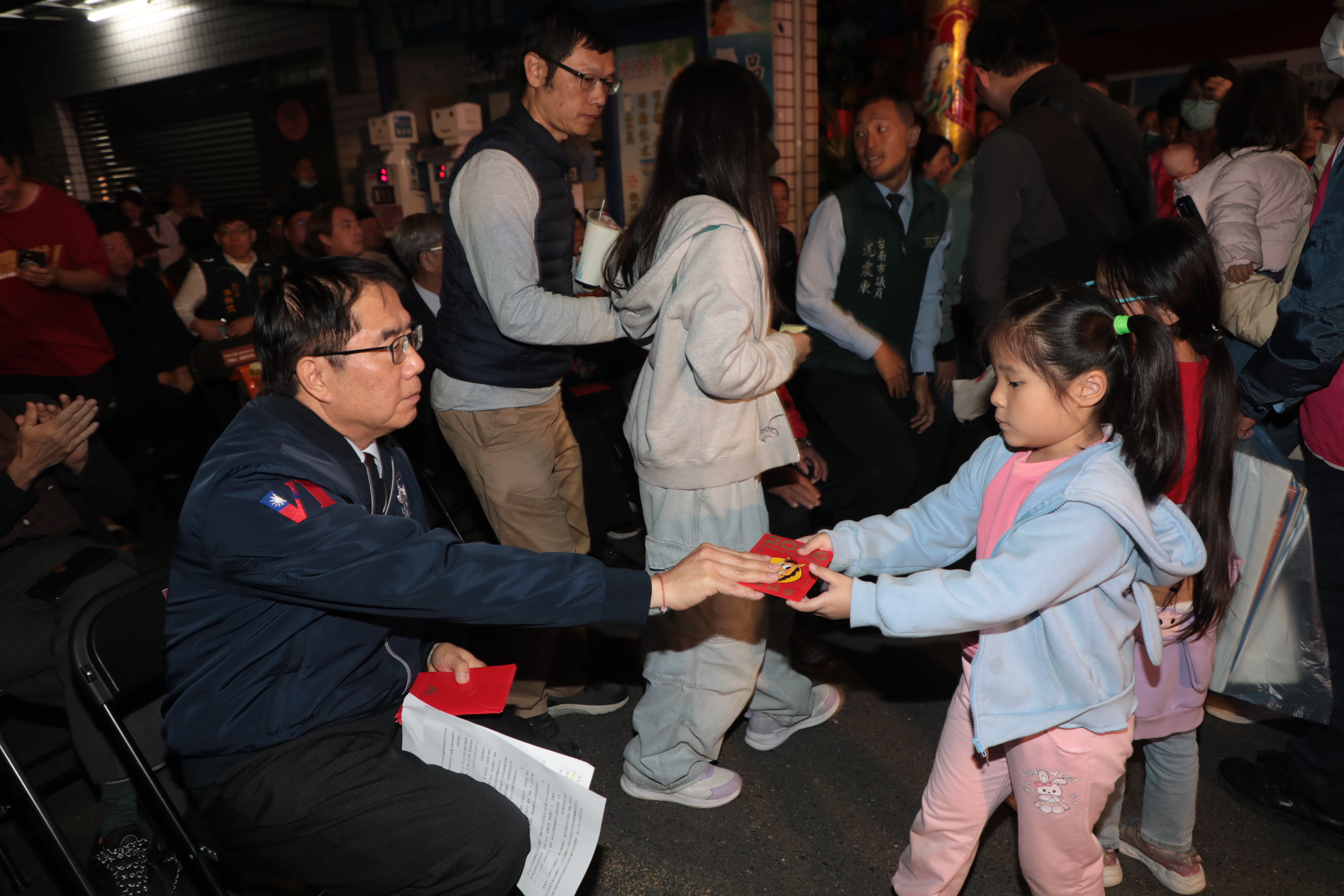 府城普濟燈會登場　黃偉哲：台南燈藝跨足米蘭、日本走向國際