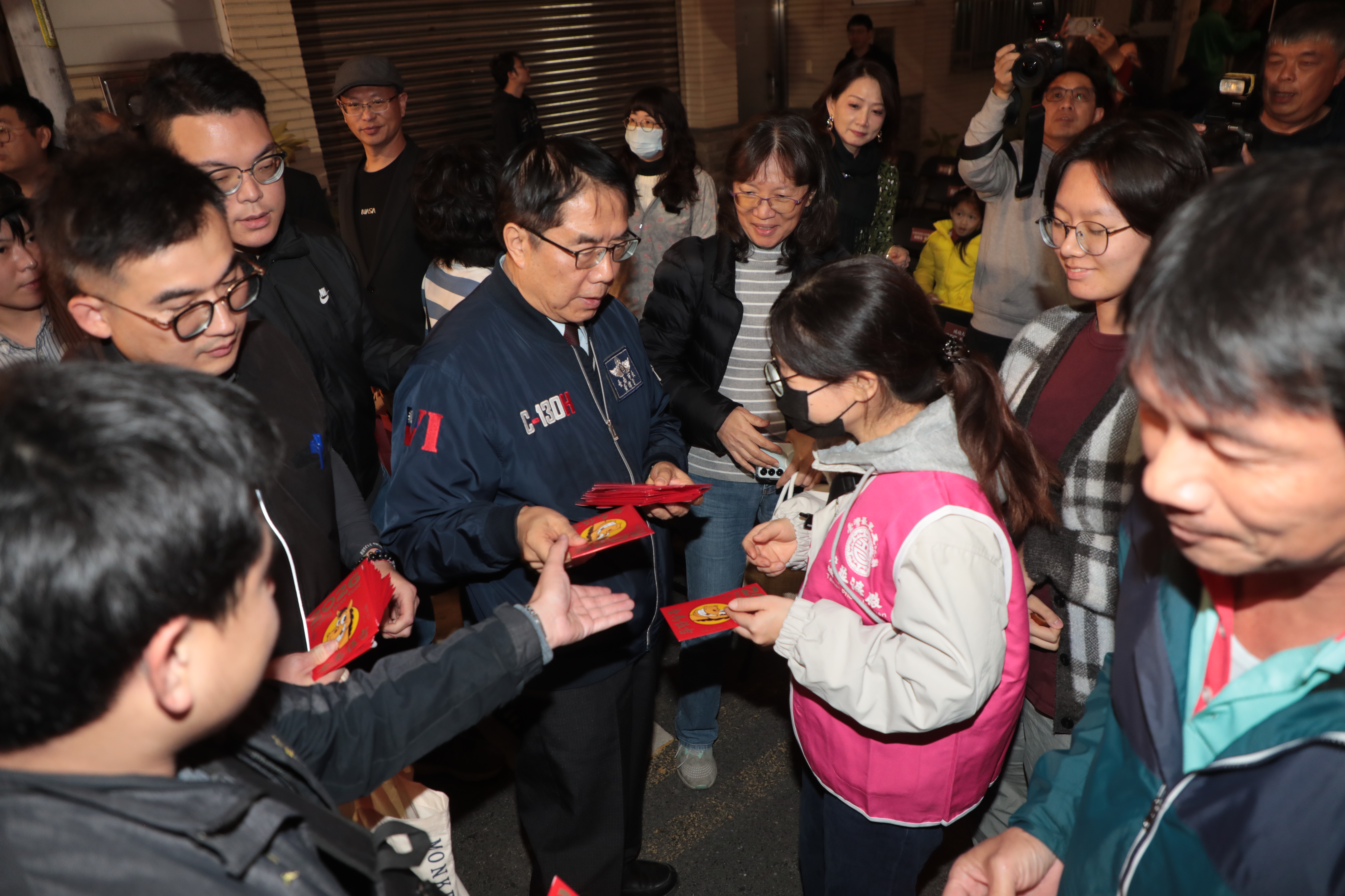 府城普濟燈會登場　黃偉哲：台南燈藝跨足米蘭、日本走向國際