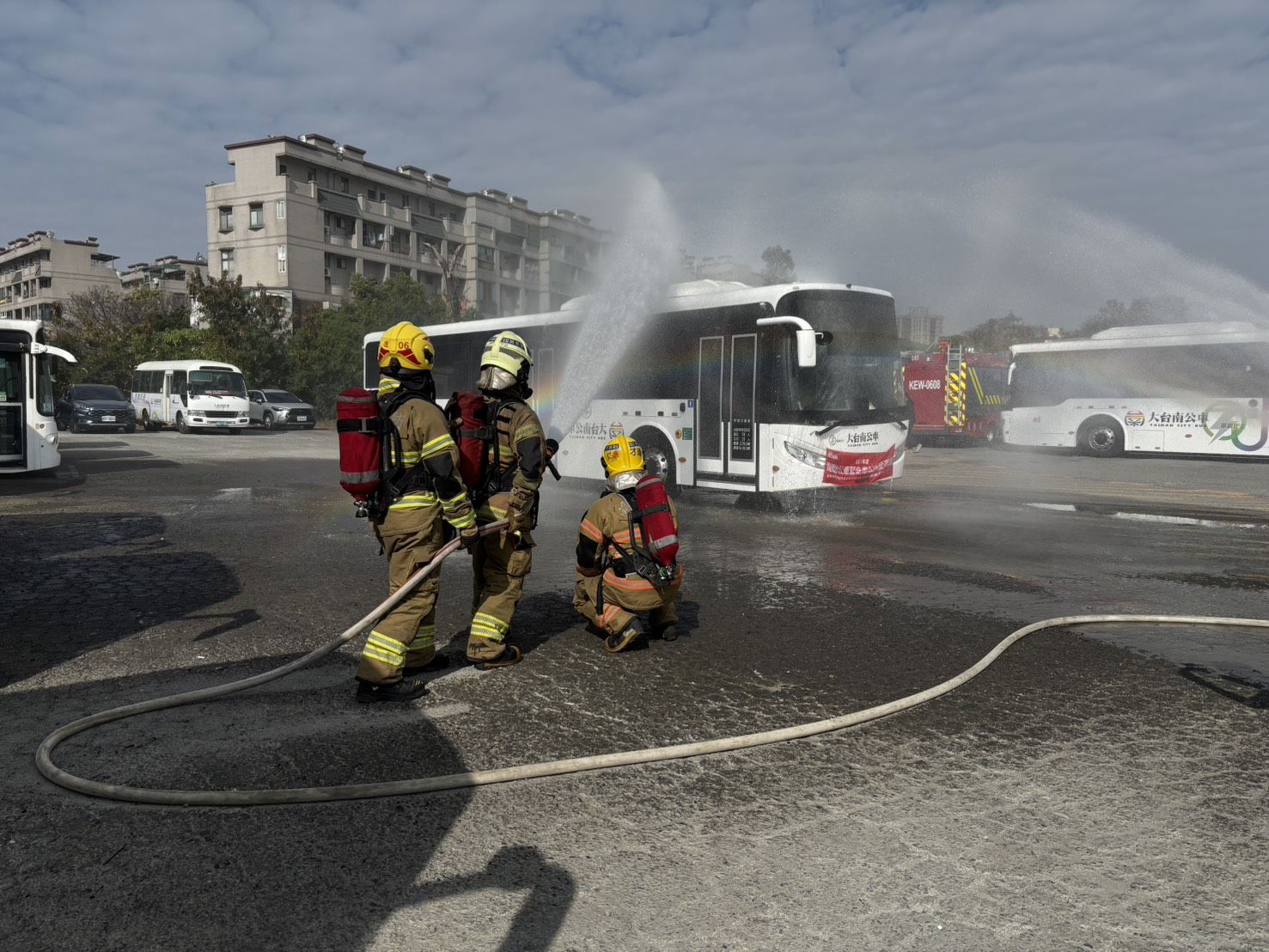台南電動公車登場！28輛新車上路，綠能運輸提升交通品質