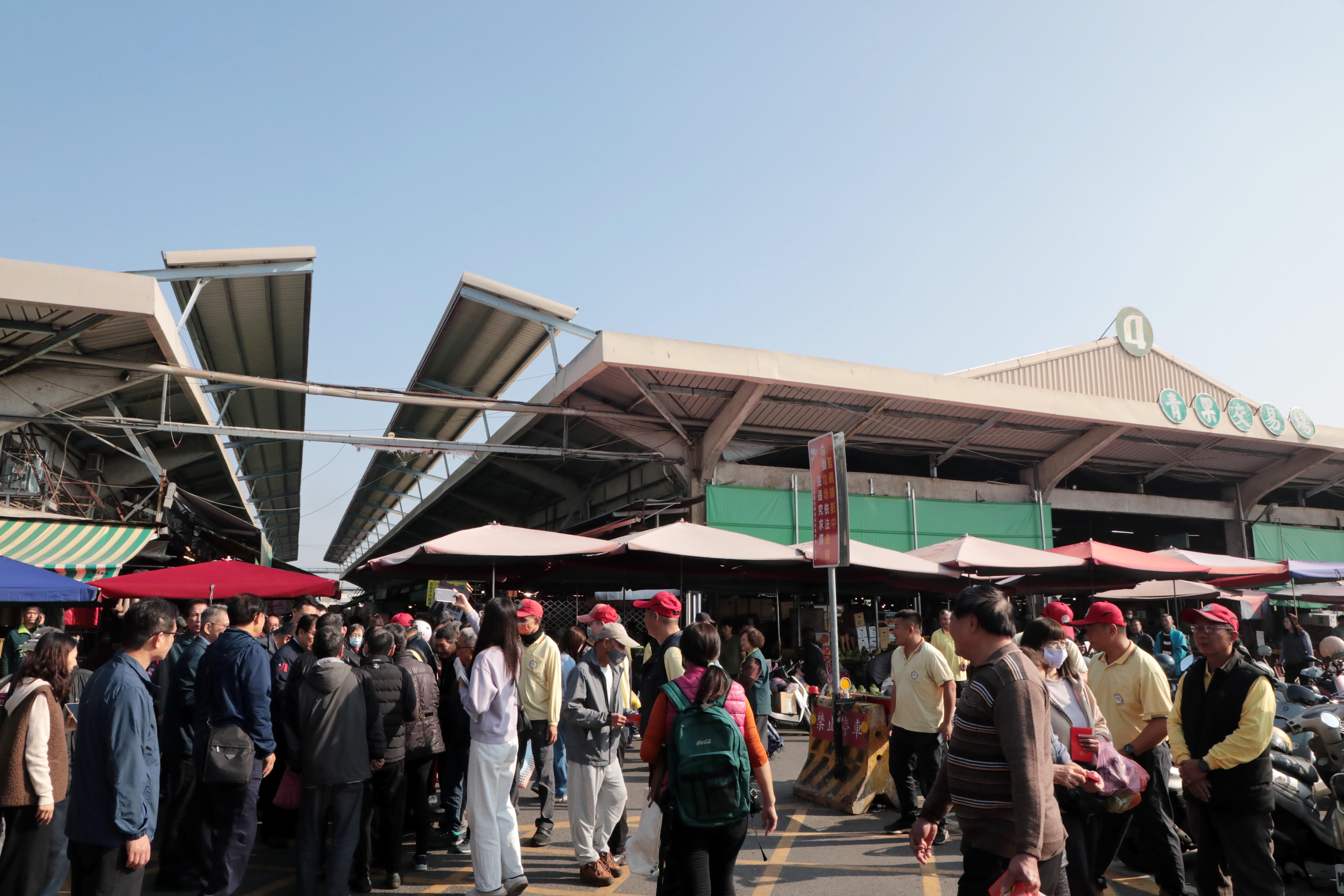 春節物資供應穩定無虞 黃偉哲：物價整體平穩、市民安心辦年貨