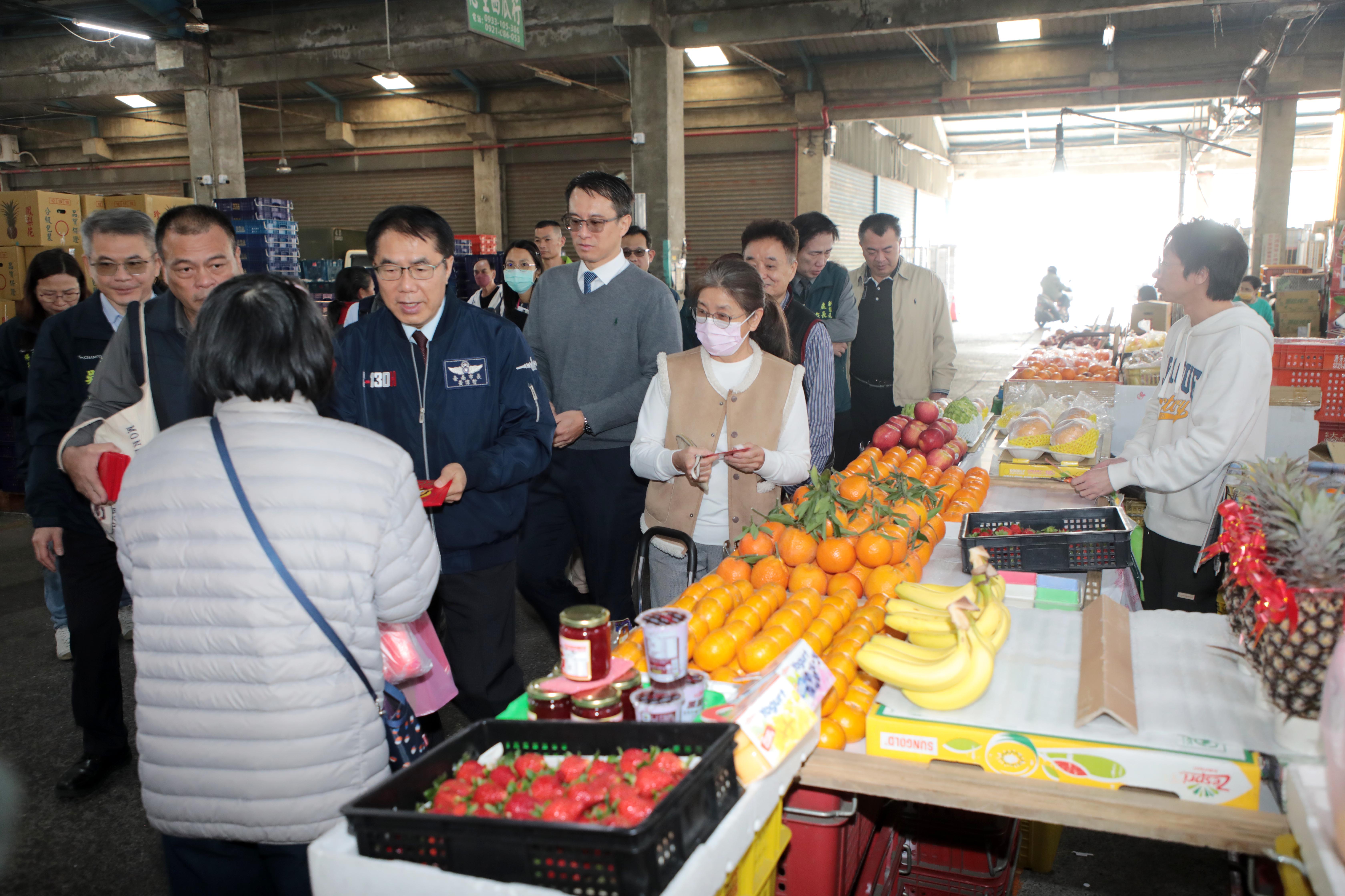 台南春節年貨價格穩定！黃偉哲：物資充足，市民安心過年
