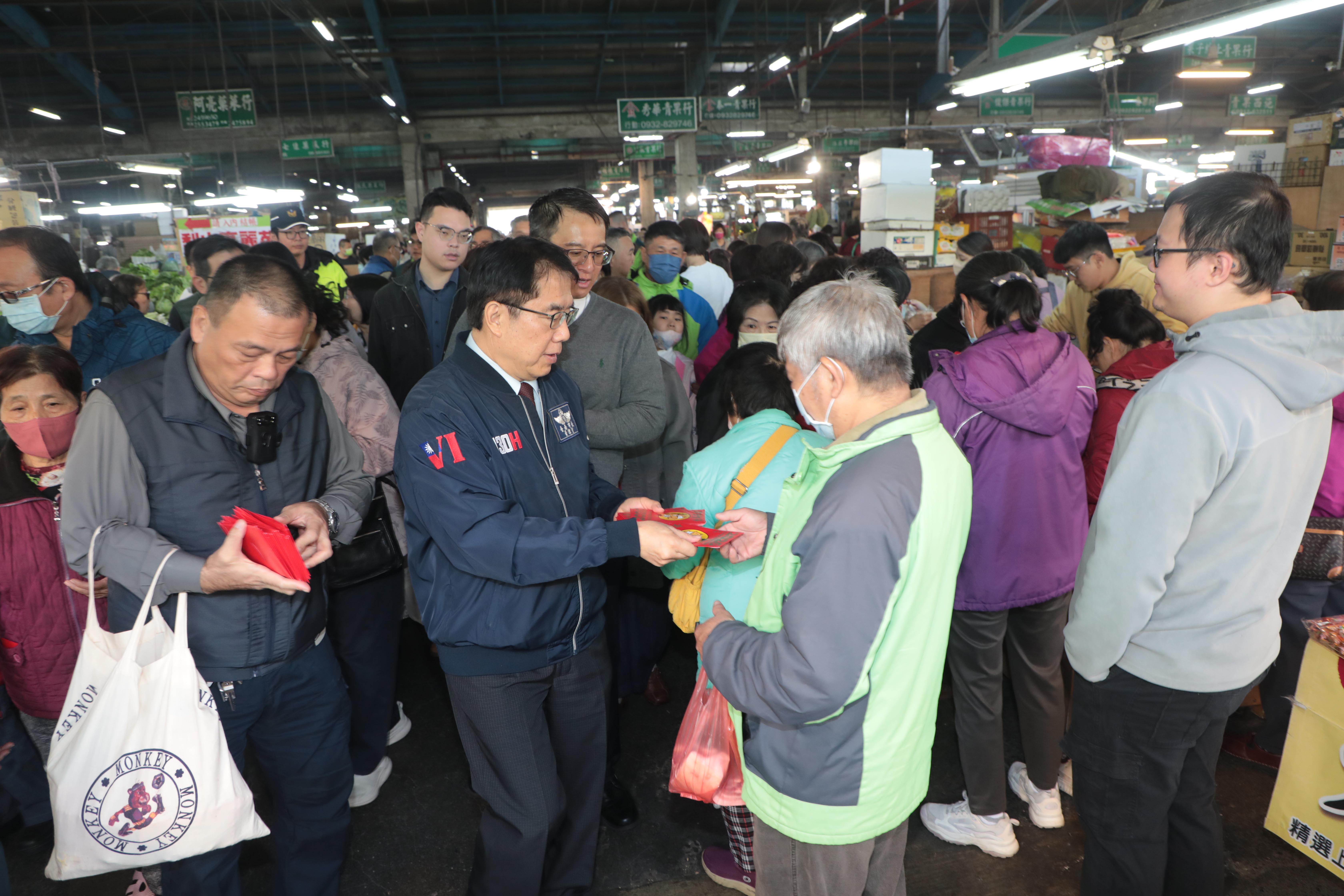 春節物資供應穩定無虞 黃偉哲：物價整體平穩、市民安心辦年貨