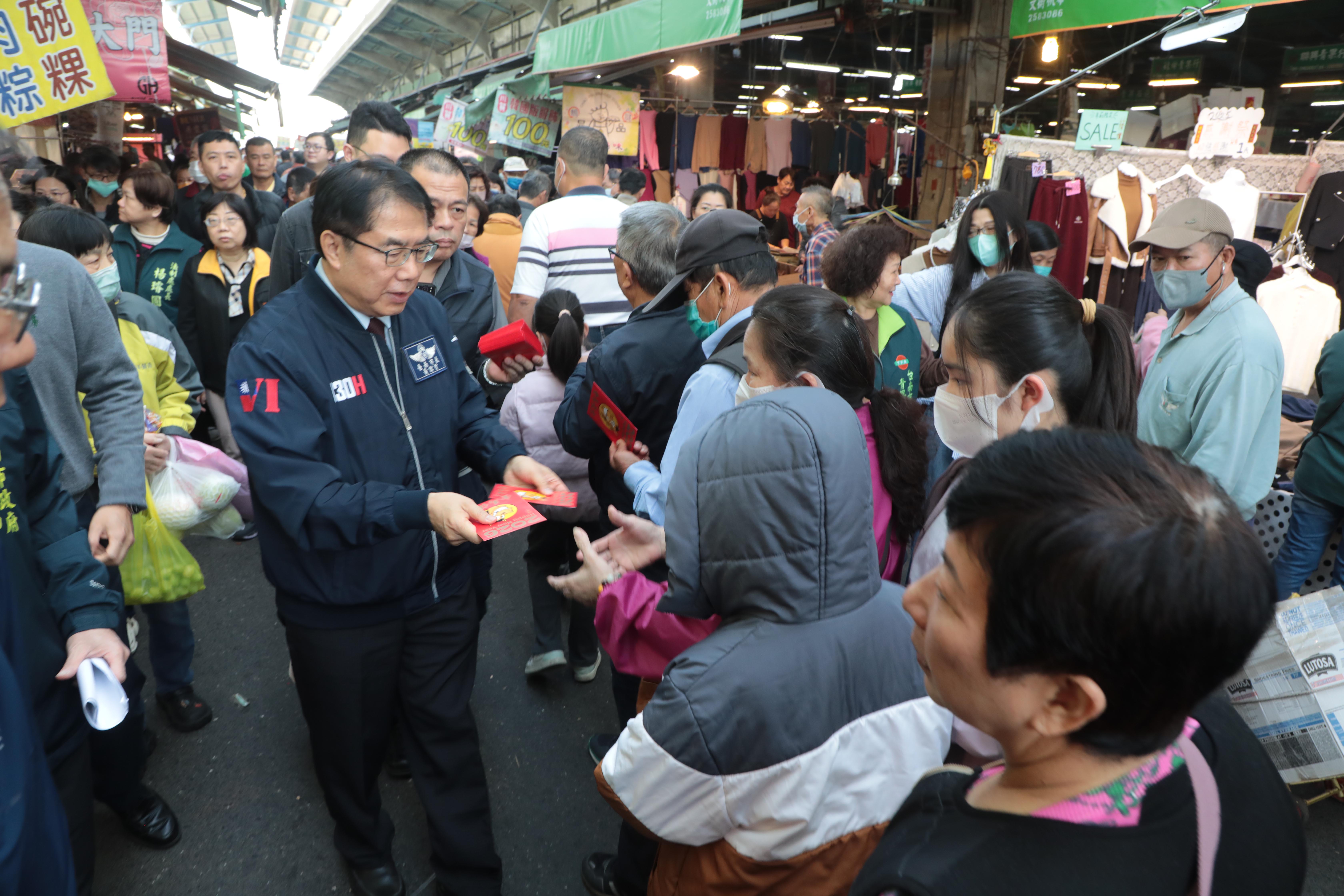 春節物資供應穩定無虞 黃偉哲：物價整體平穩、市民安心辦年貨