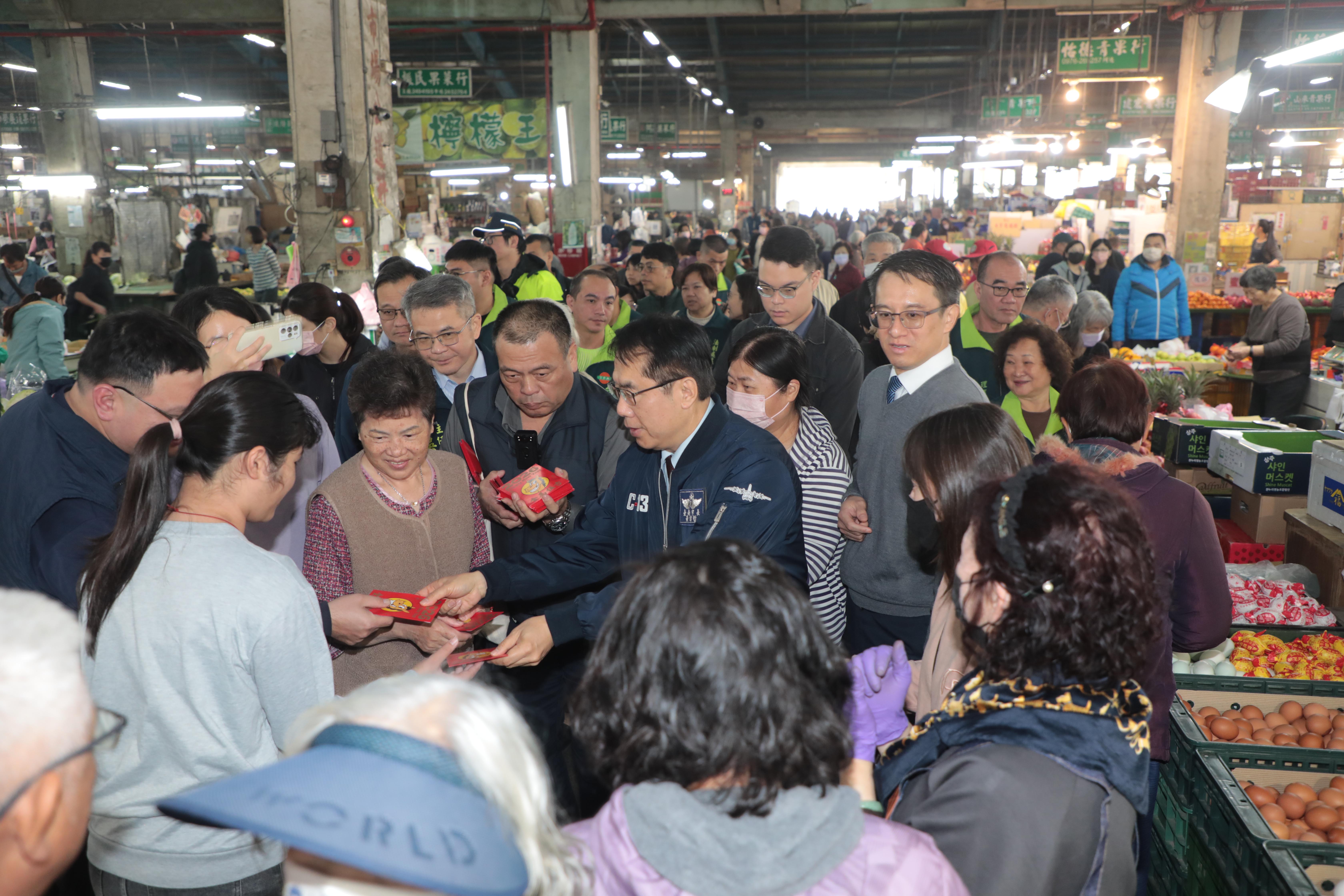 春節物資供應穩定無虞 黃偉哲：物價整體平穩、市民安心辦年貨