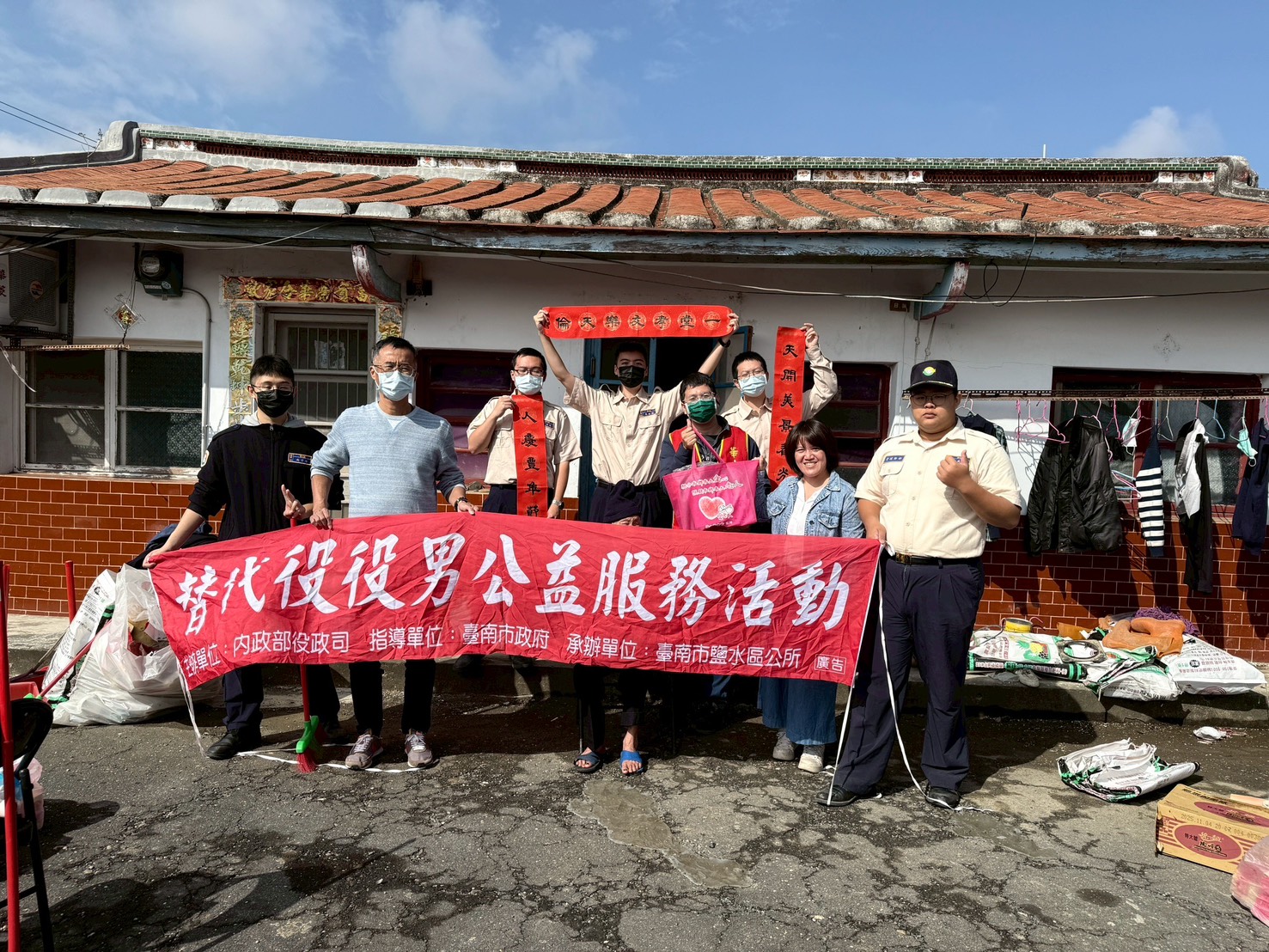 台南役男春節前夕 關懷獨居長者 清潔打掃送暖心