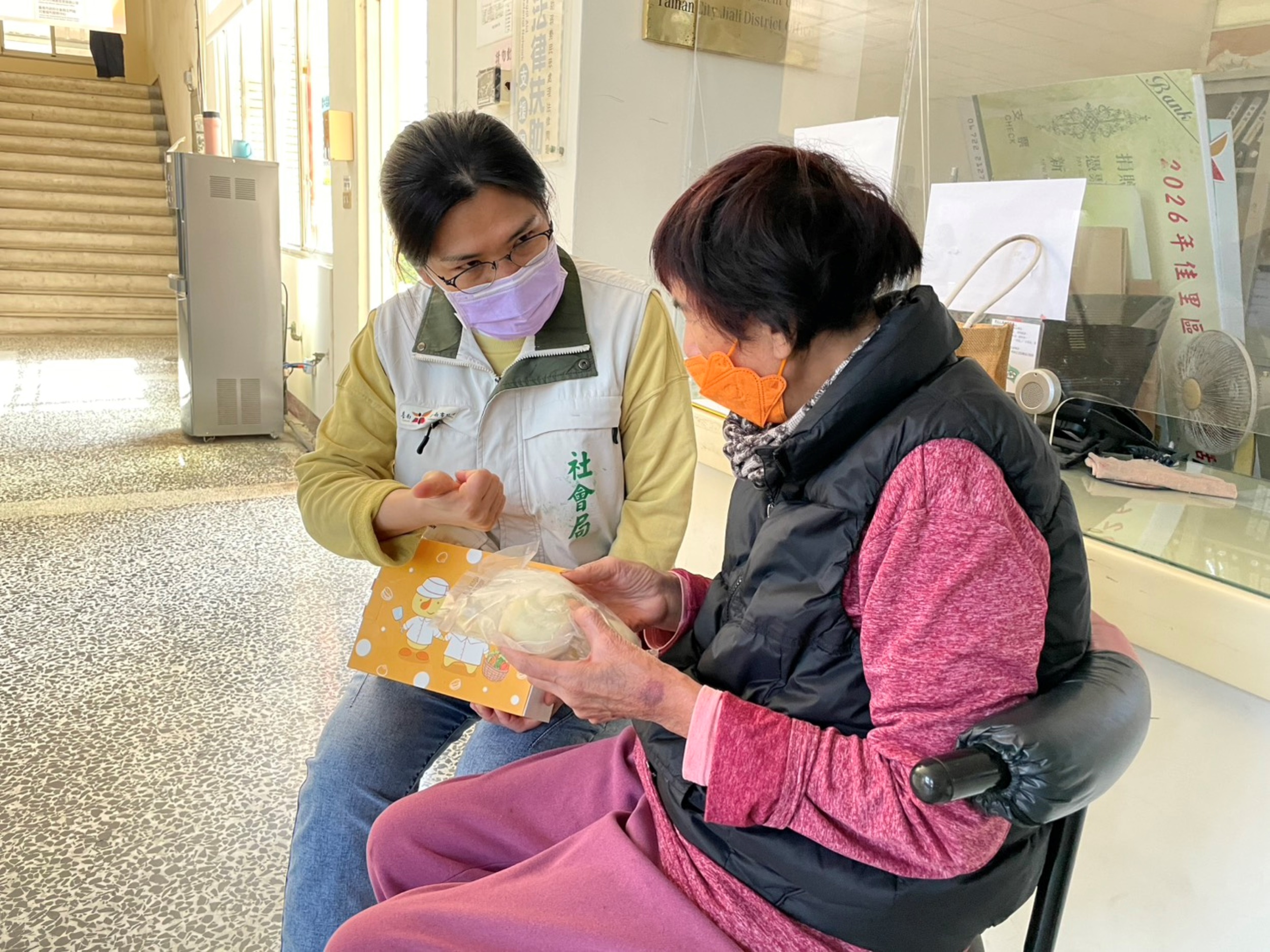 把溫暖送到最需要的地方 黃偉哲：市府提前部署支持脆弱家庭與街友