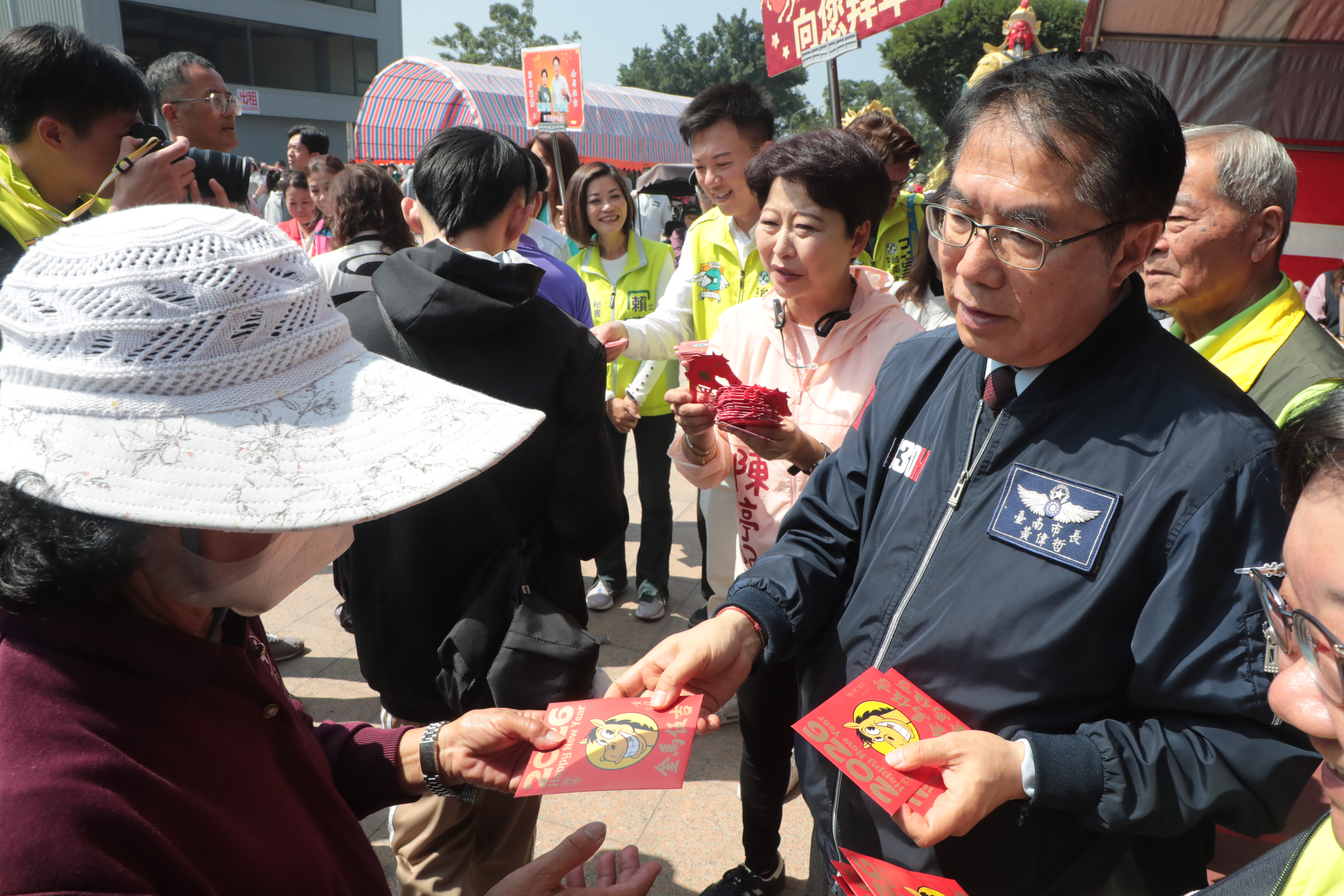 除夕廟宇祈福  黃偉哲走訪新營同濟宮、鹽水武廟祈求國泰民安