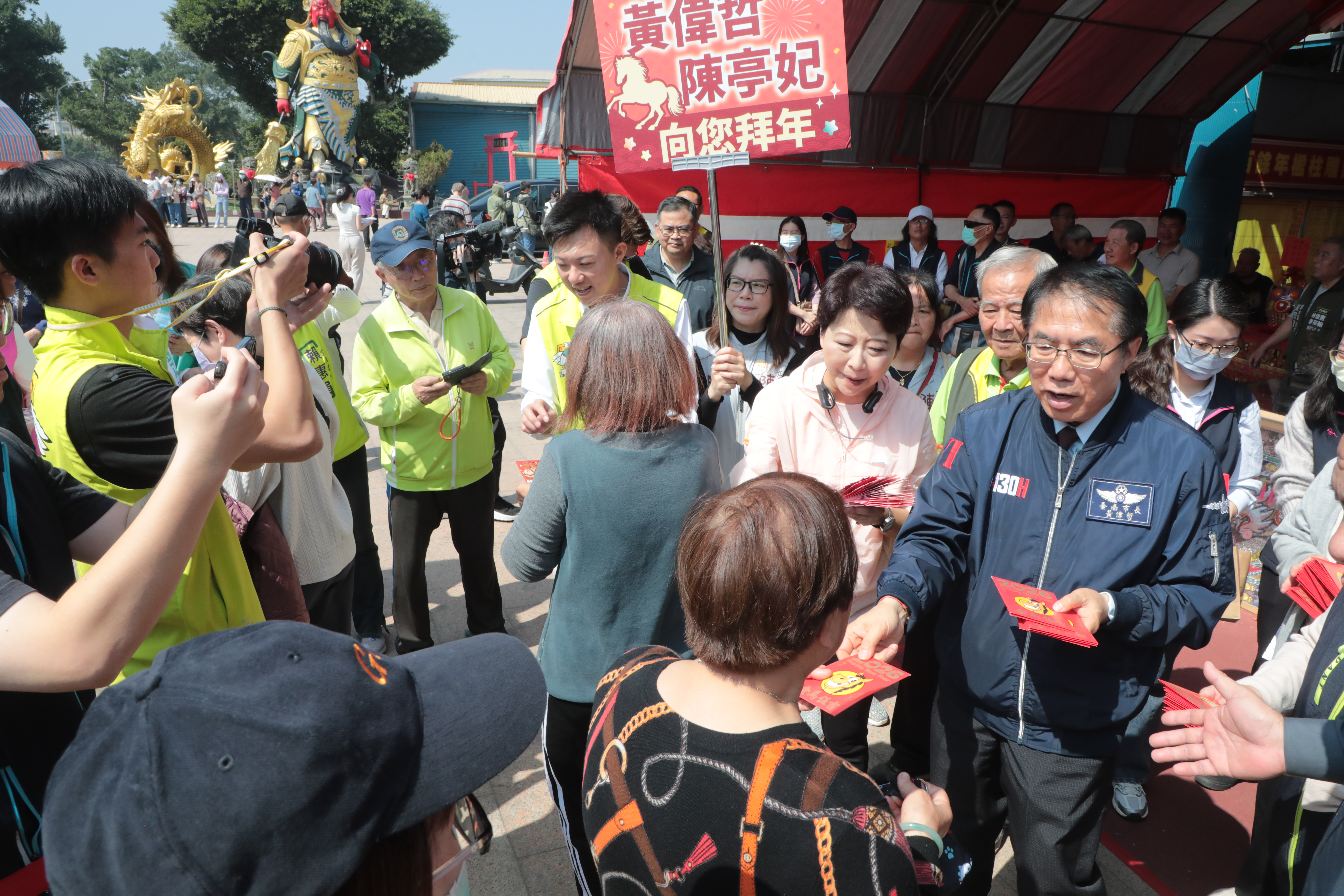 除夕廟宇祈福  黃偉哲走訪新營同濟宮、鹽水武廟祈求國泰民安