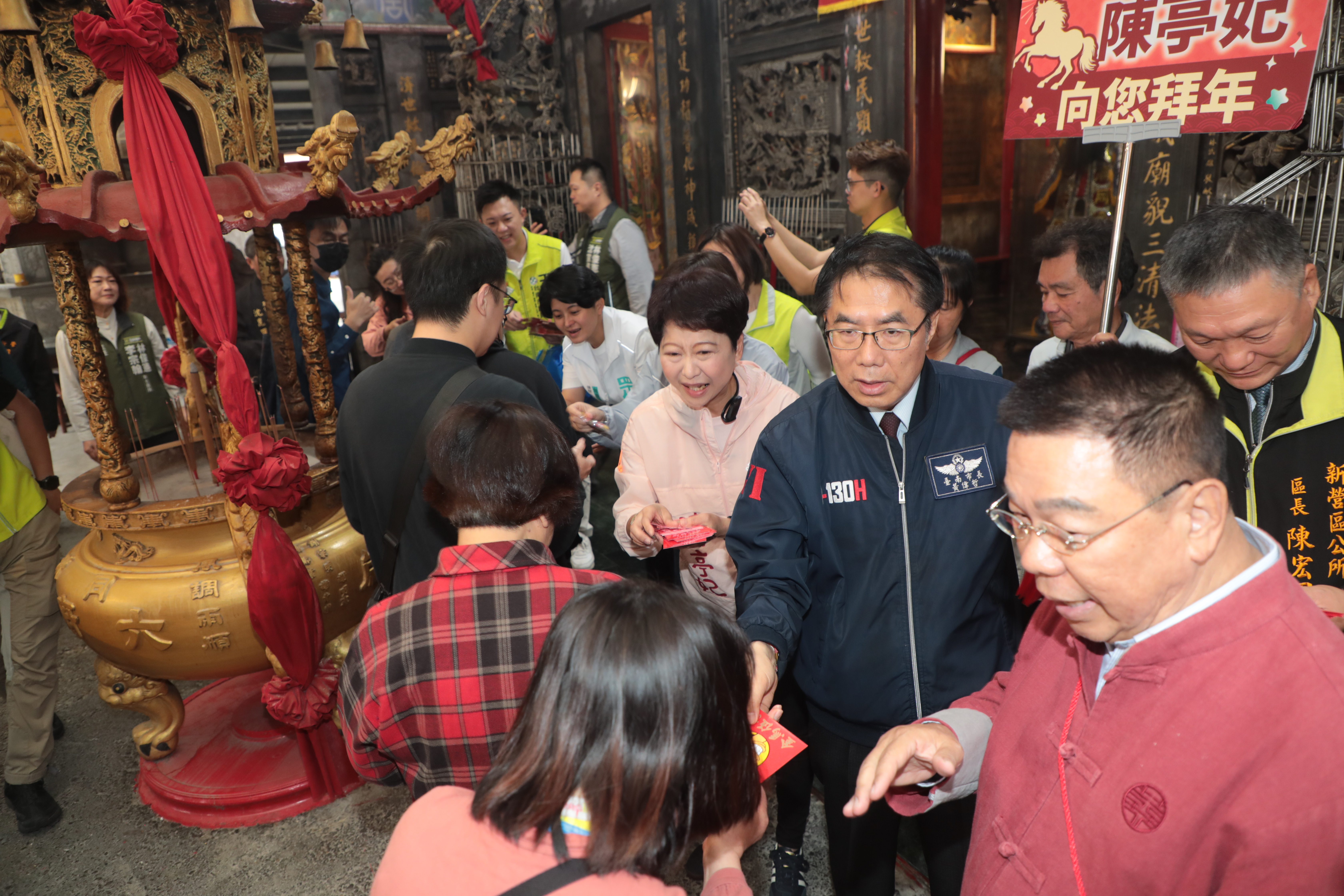 除夕廟宇祈福  黃偉哲走訪新營同濟宮、鹽水武廟祈求國泰民安