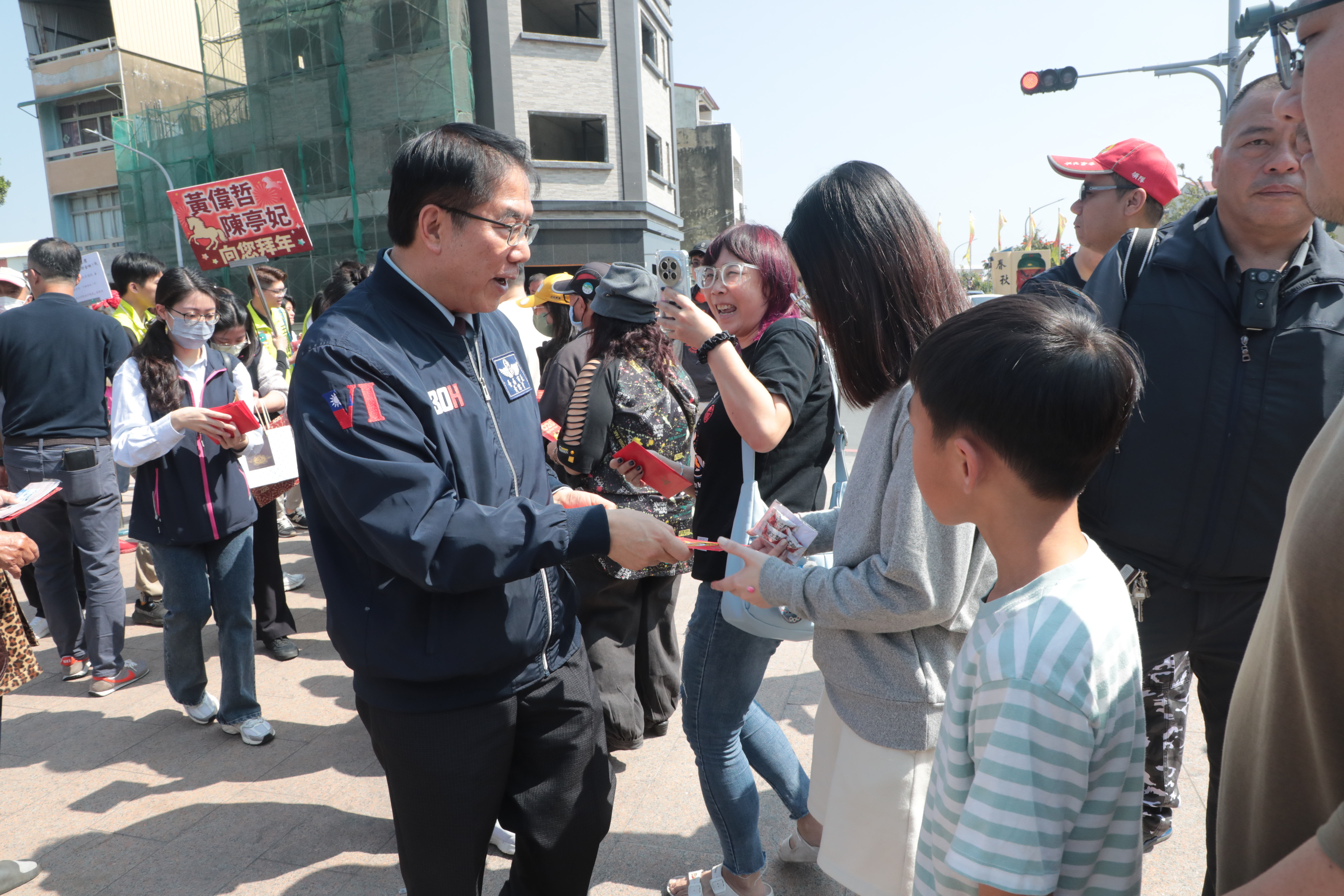 除夕廟宇祈福  黃偉哲走訪新營同濟宮、鹽水武廟祈求國泰民安
