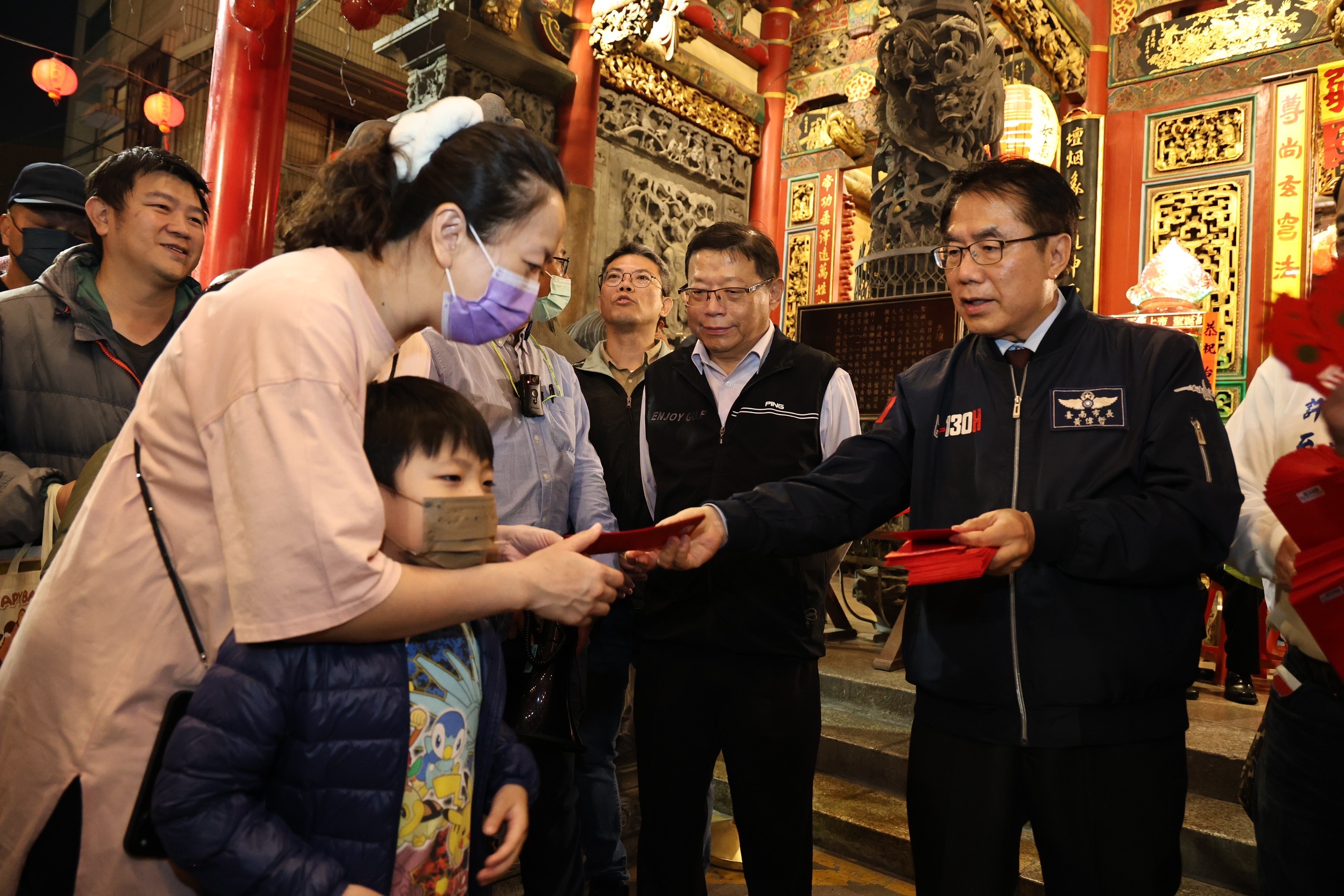 除夕守歲祈福!黃偉哲走訪開基玉皇宮、天壇參香 祈願馬年風調雨順、市民平安