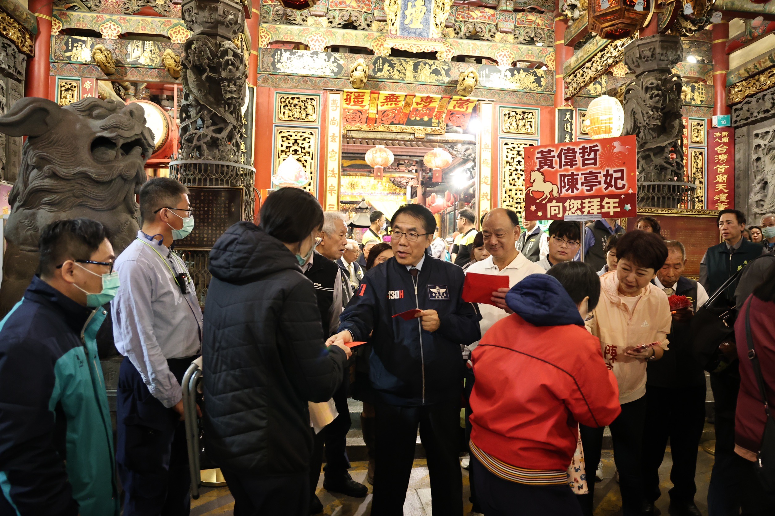 除夕守歲祈福!黃偉哲走訪開基玉皇宮、天壇參香 祈願馬年風調雨順、市民平安