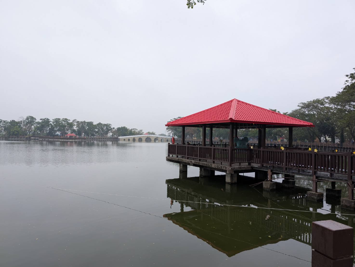 黃偉哲市長邀請市民到新營馬年走春 波光節點亮天鵝湖光之夢