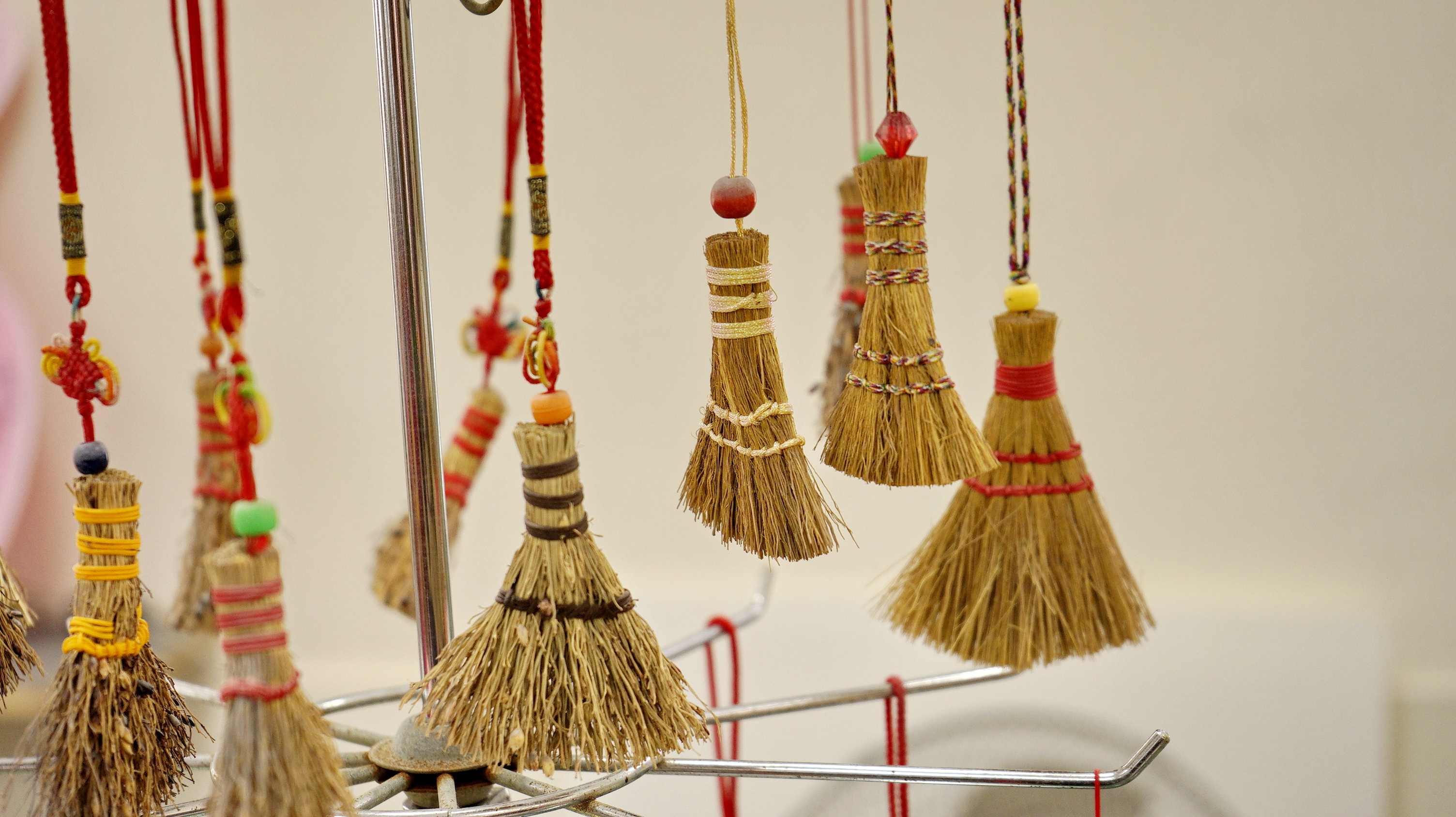 不讓老文化消失！新營姑爺社區保存貴黍帚技藝