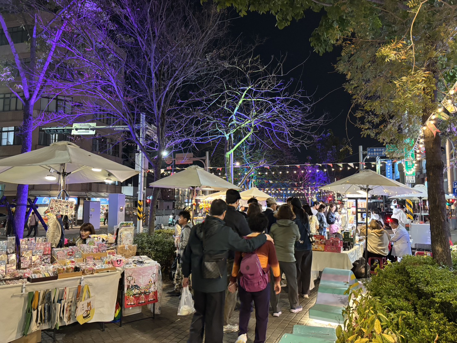 春節連假逛市集 海安商圈「馬上走運年年有福」熱鬧迎春