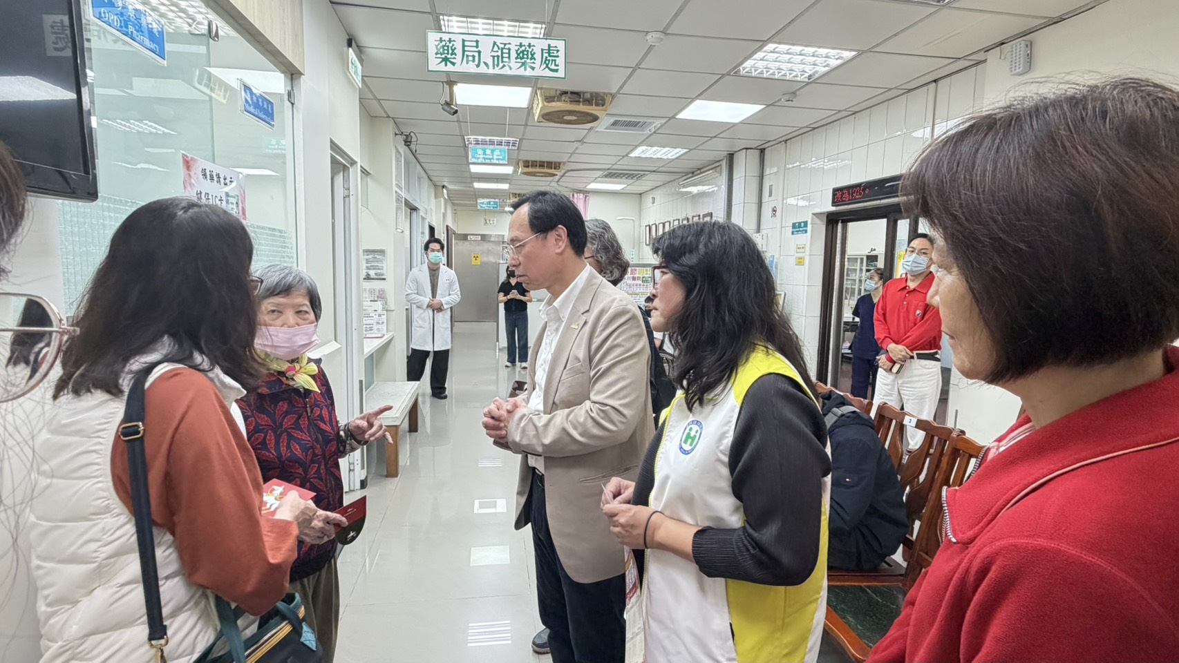 春節期間減輕急診壅塞，衛生福利部石崇良部長走訪台南市輕急症UCC永川醫院表達感謝