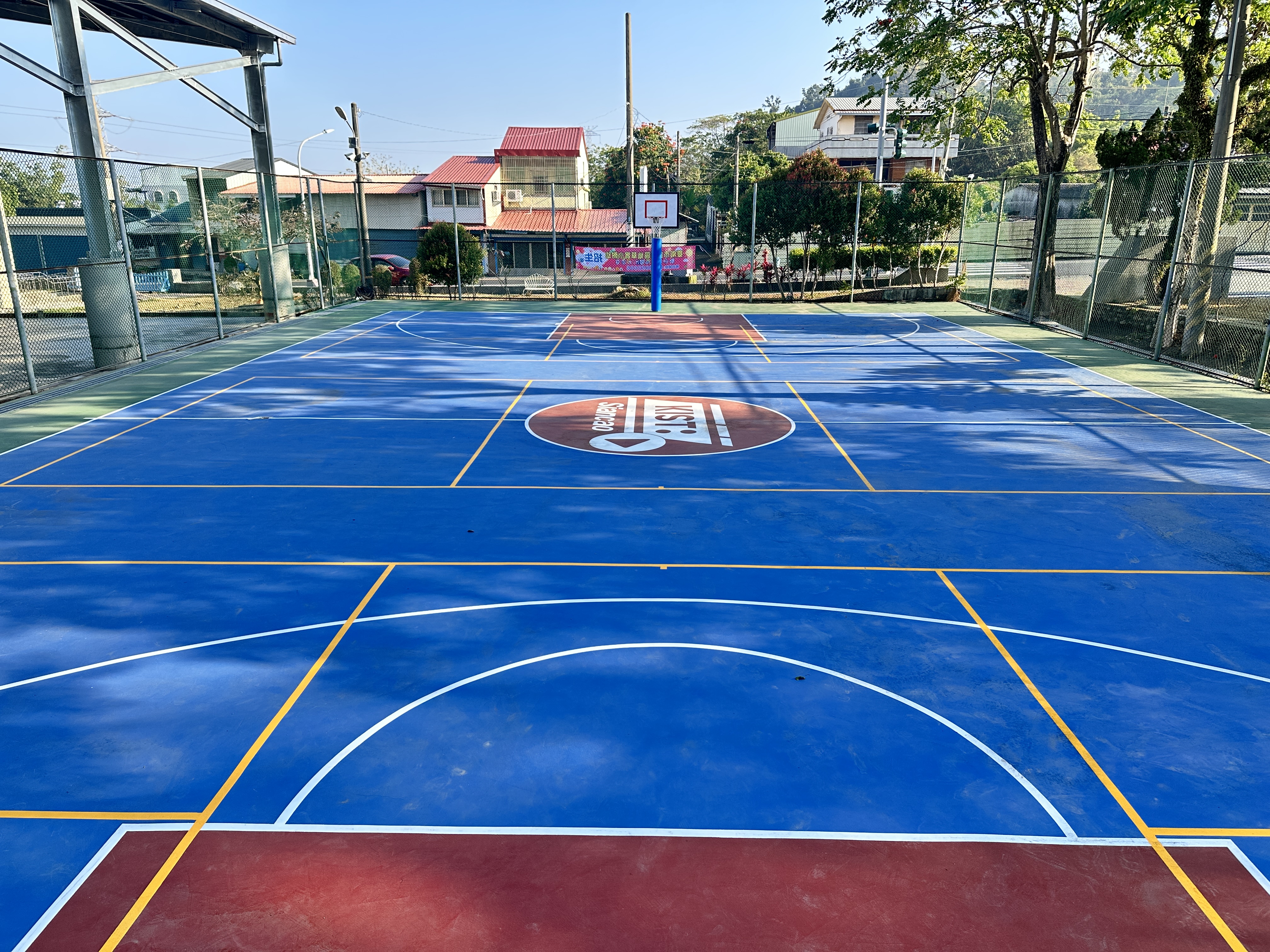 仙草實小戶外球場煥然一新耀眼登場 體育局補助135萬元 結合KIST美學活力改善地坪安全