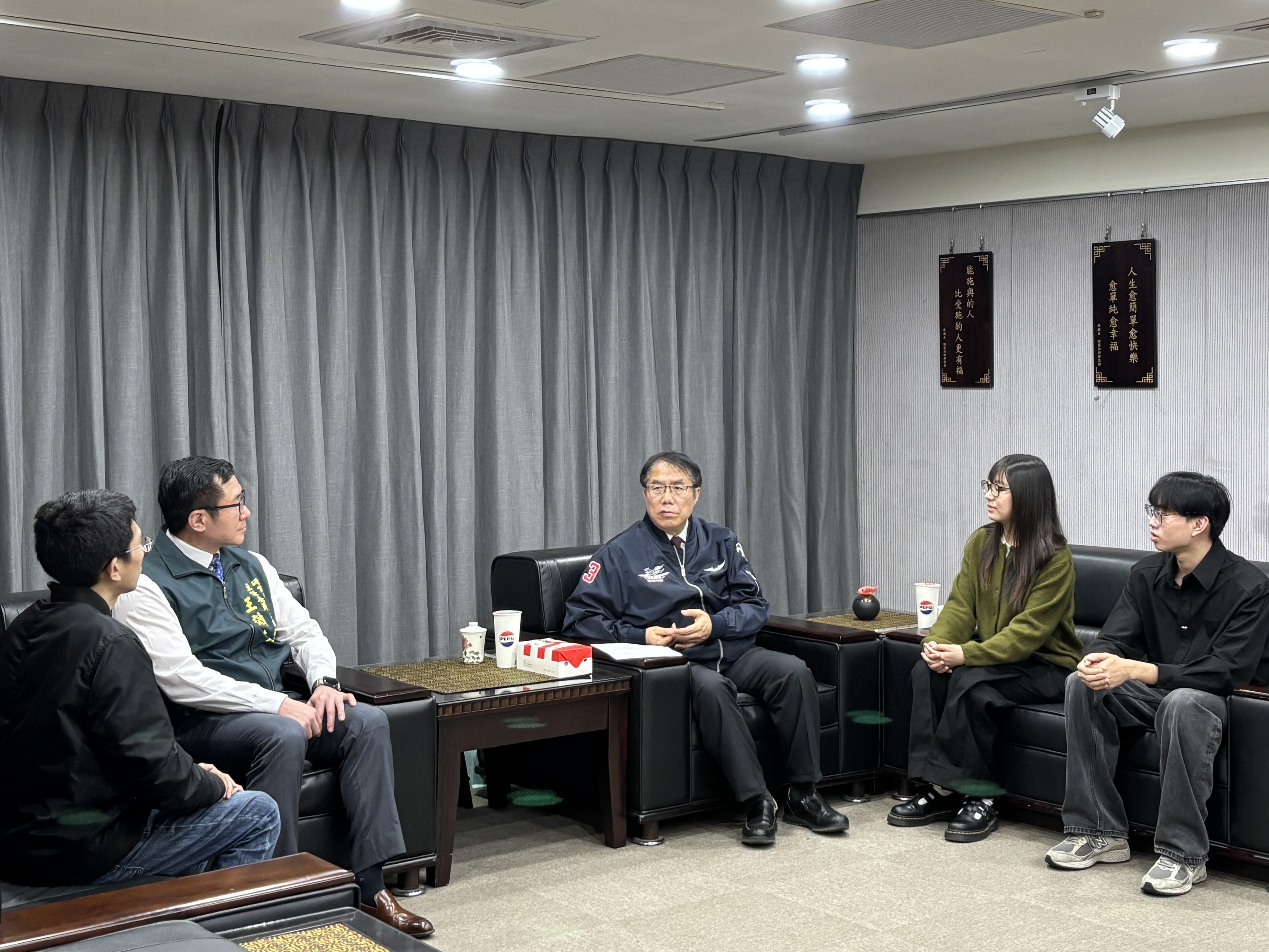 黃偉哲市長邀寒假工讀生分享第一線經驗　肯定青年參與市政運作