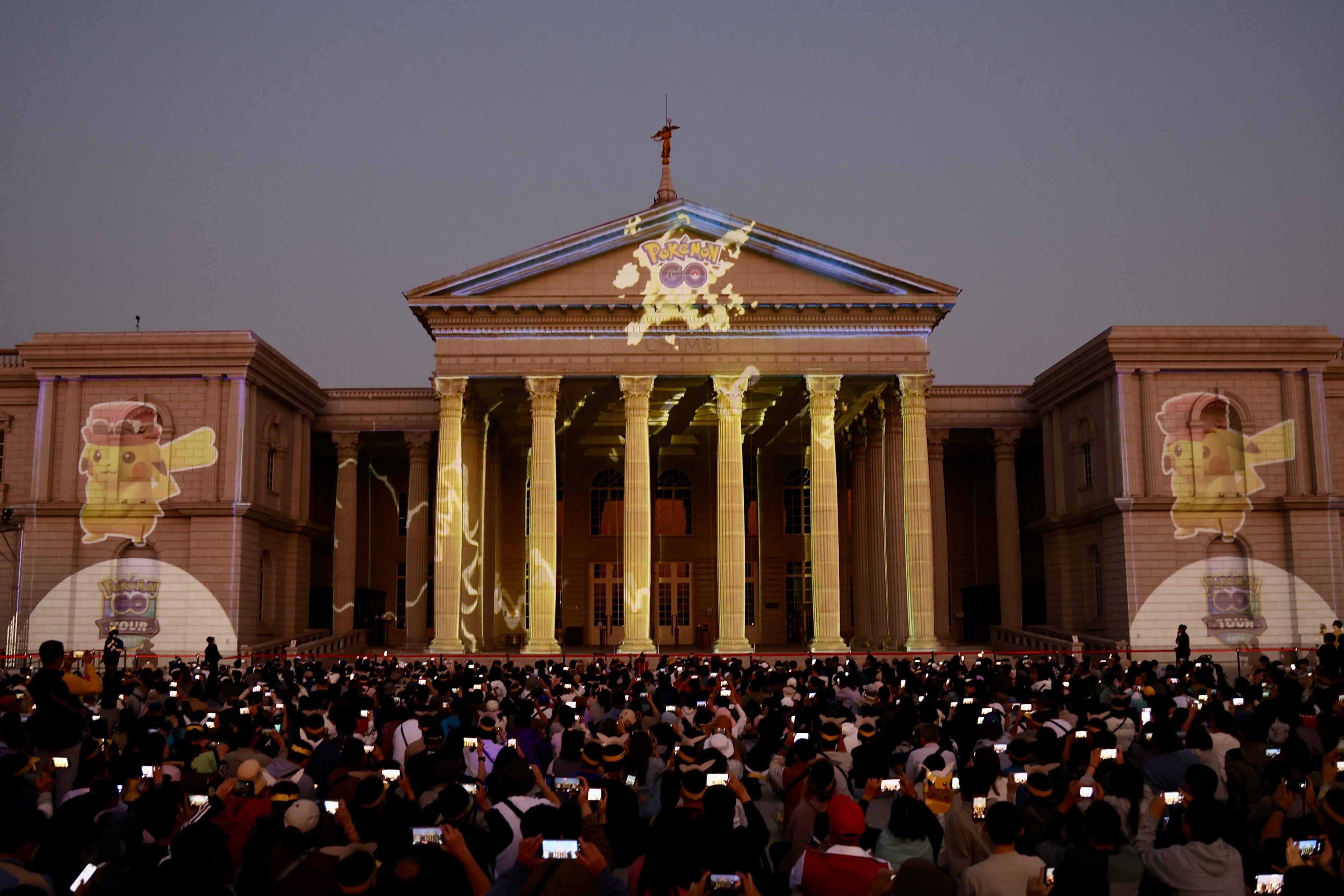 《Pokémon GO》嗨翻台南 黃偉哲與6萬玩家在「超級之夜」共賞夜間光雕秀