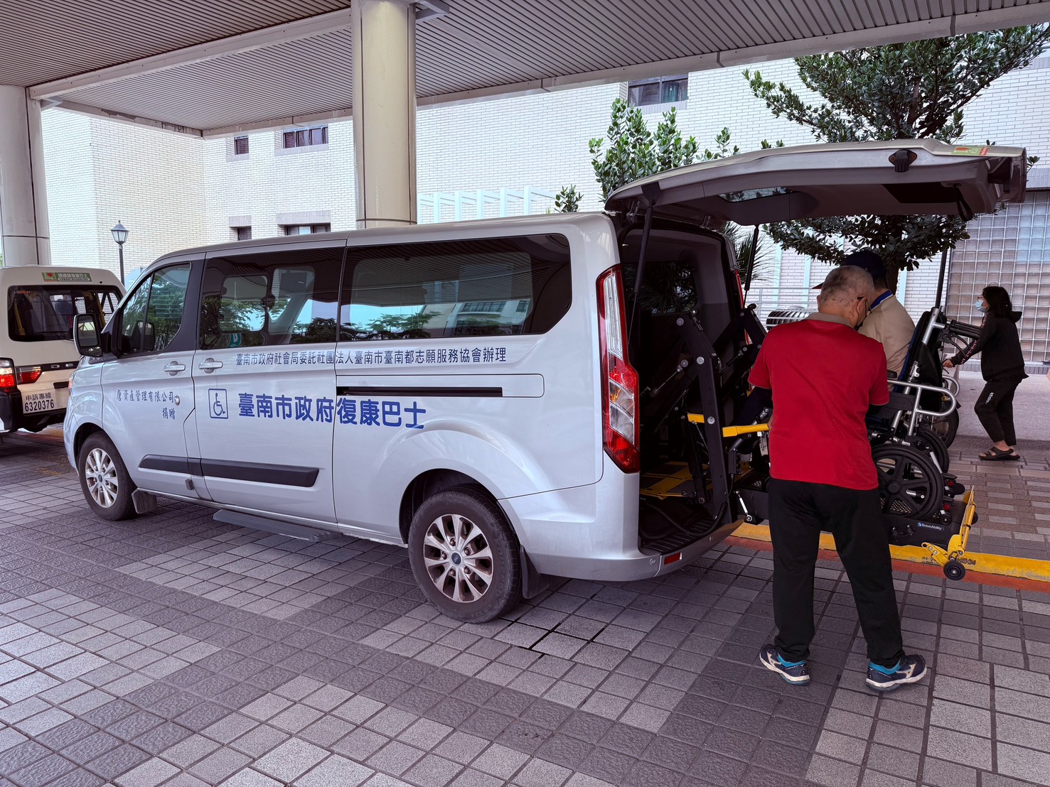 復康巴士春節服務不間斷 黃偉哲保障市民出外行動權益不打烊