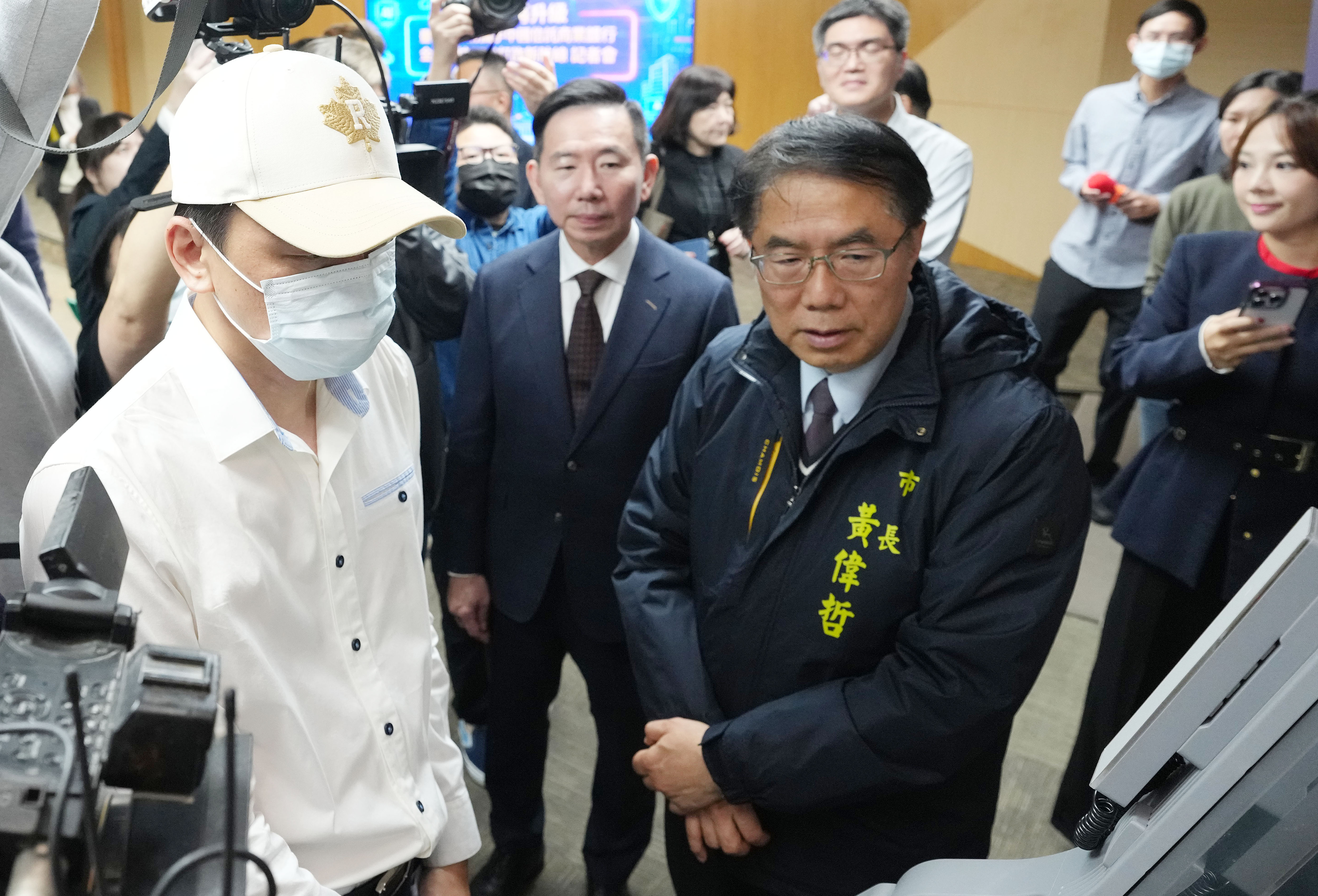 黃偉哲領軍AI創新！臺南114年四大成果：防詐擴點、水務獲獎、沙崙落地、黑客松開源