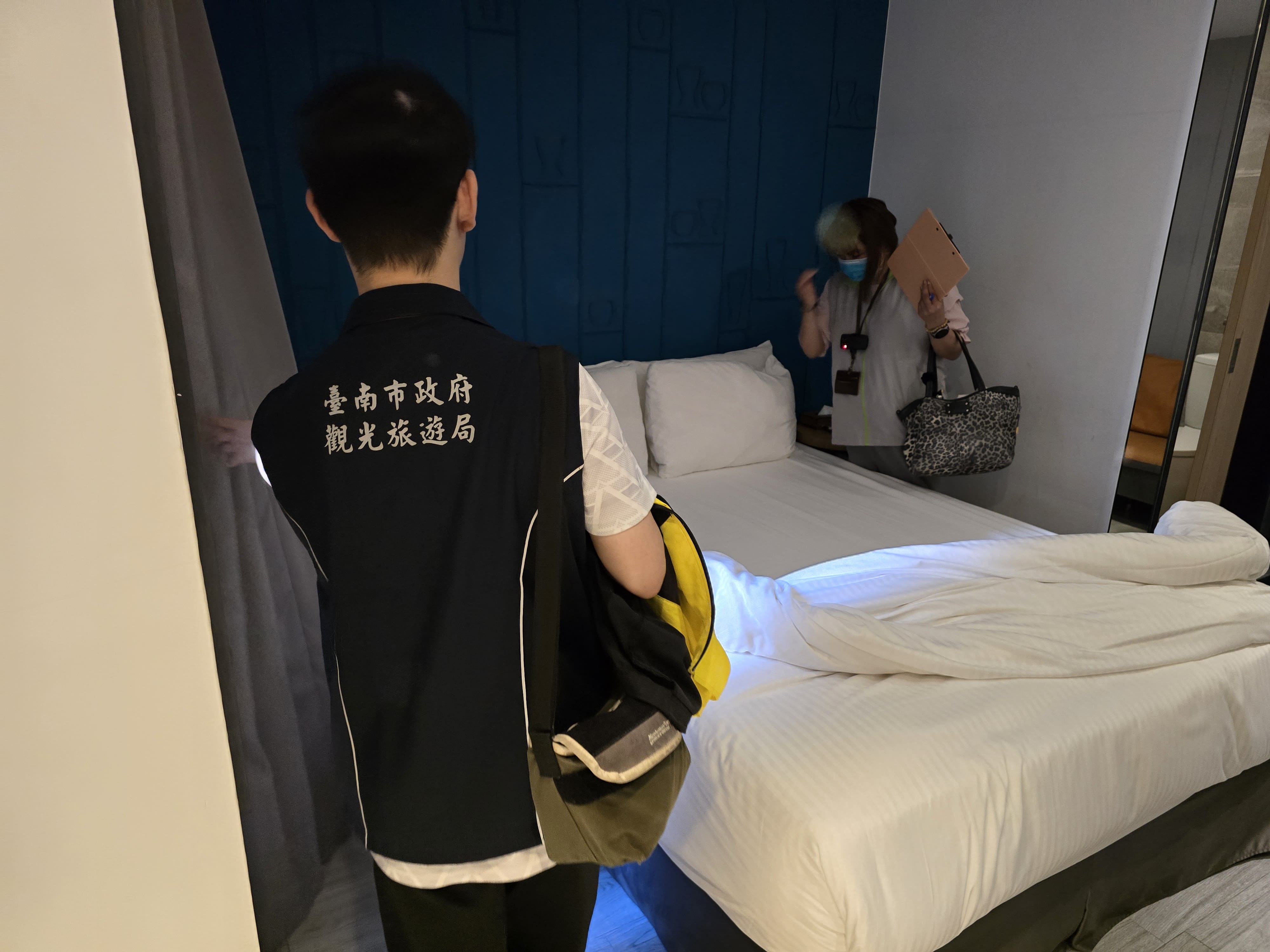 有關媒體報導本市某旅館涉衛生及環境管理不佳，已嚴重影響本市觀光形象，涉違反發展觀光條例，最重將罰12萬元