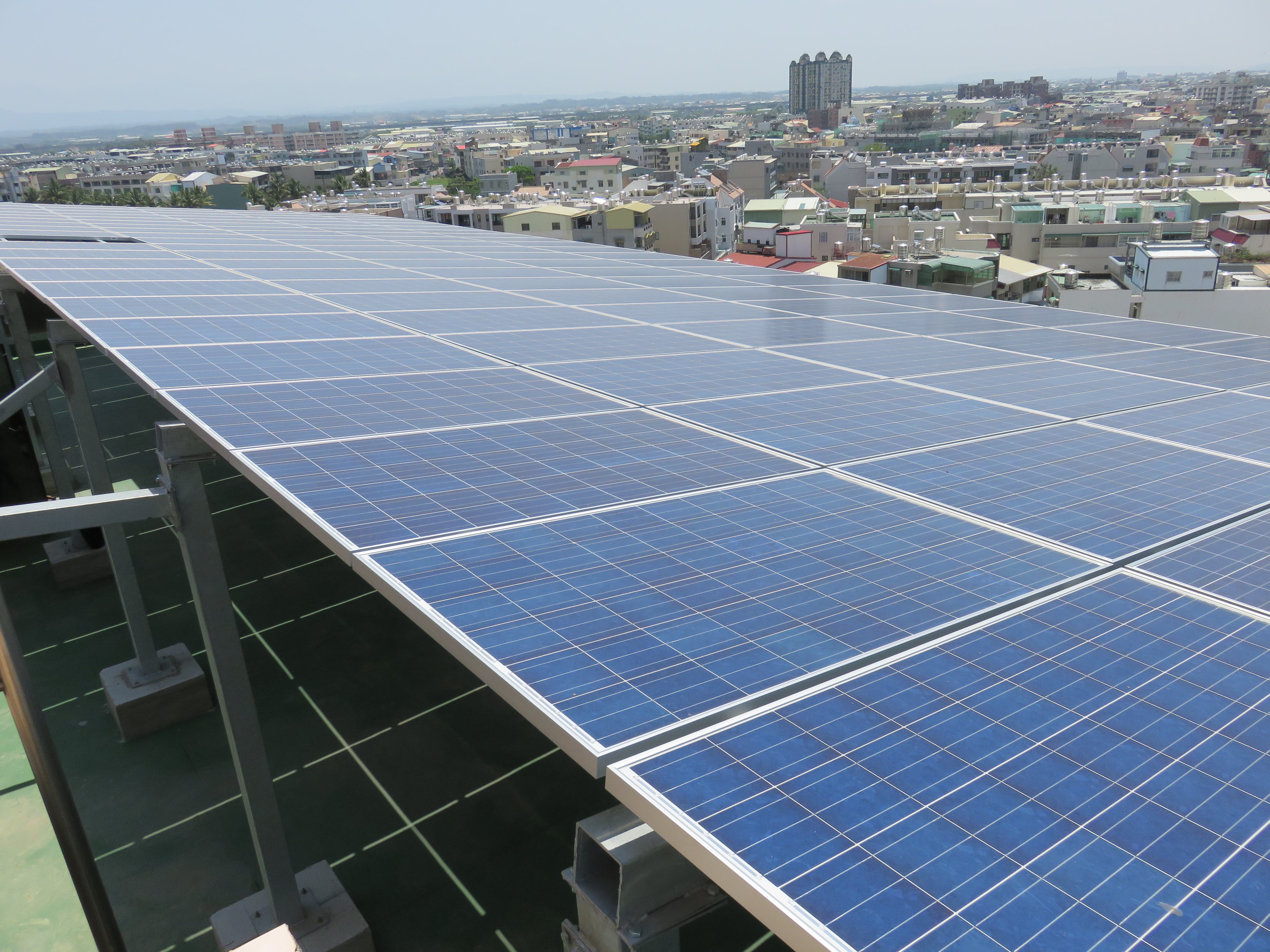 臺南「屋頂優先」成果顯現 屋頂型光電年增10.88% 成綠能成長主力