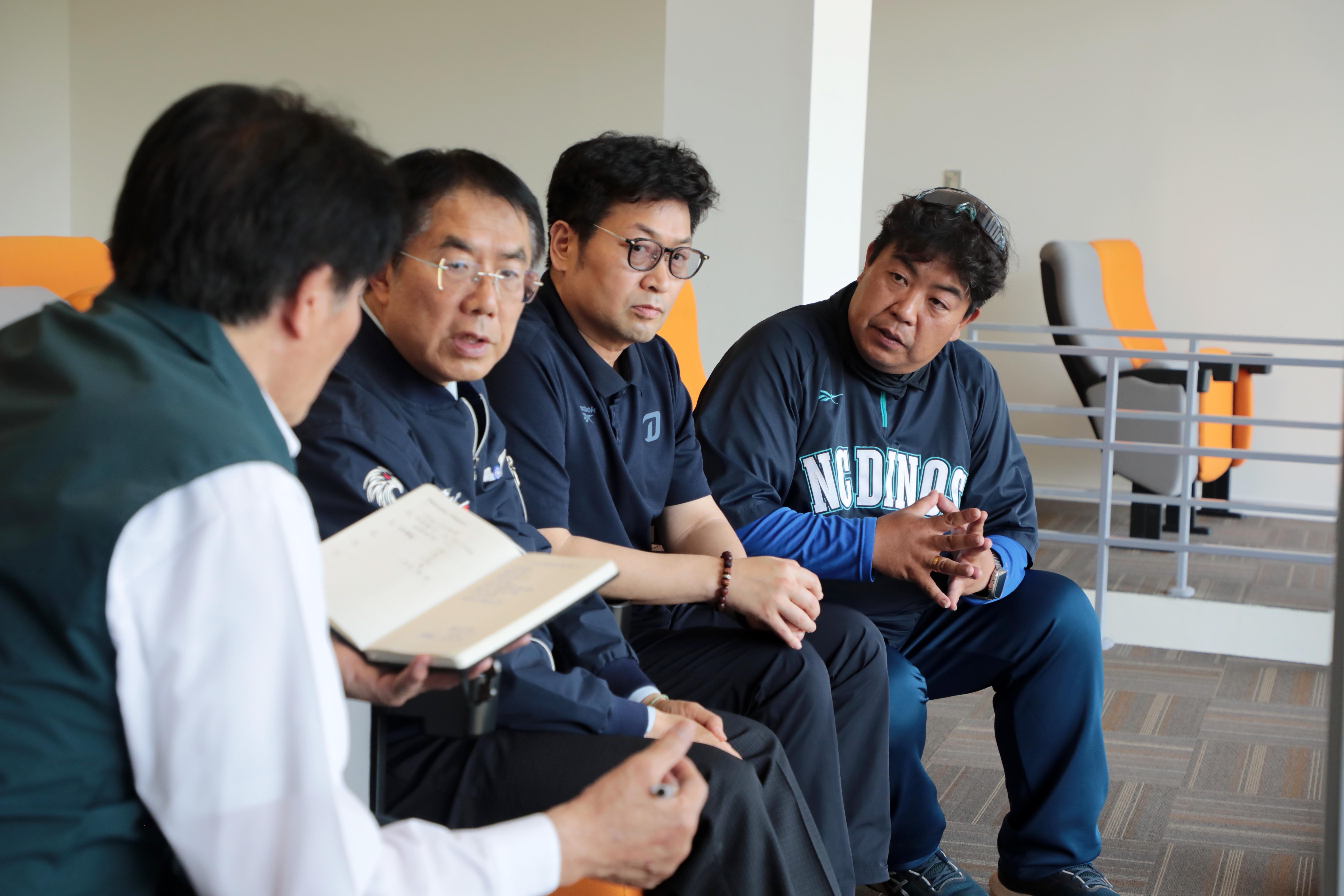 韓職棒NC恐龍二度駐紮台南與統一獅交流切磋  黃偉哲親赴亞太球場熱血加油