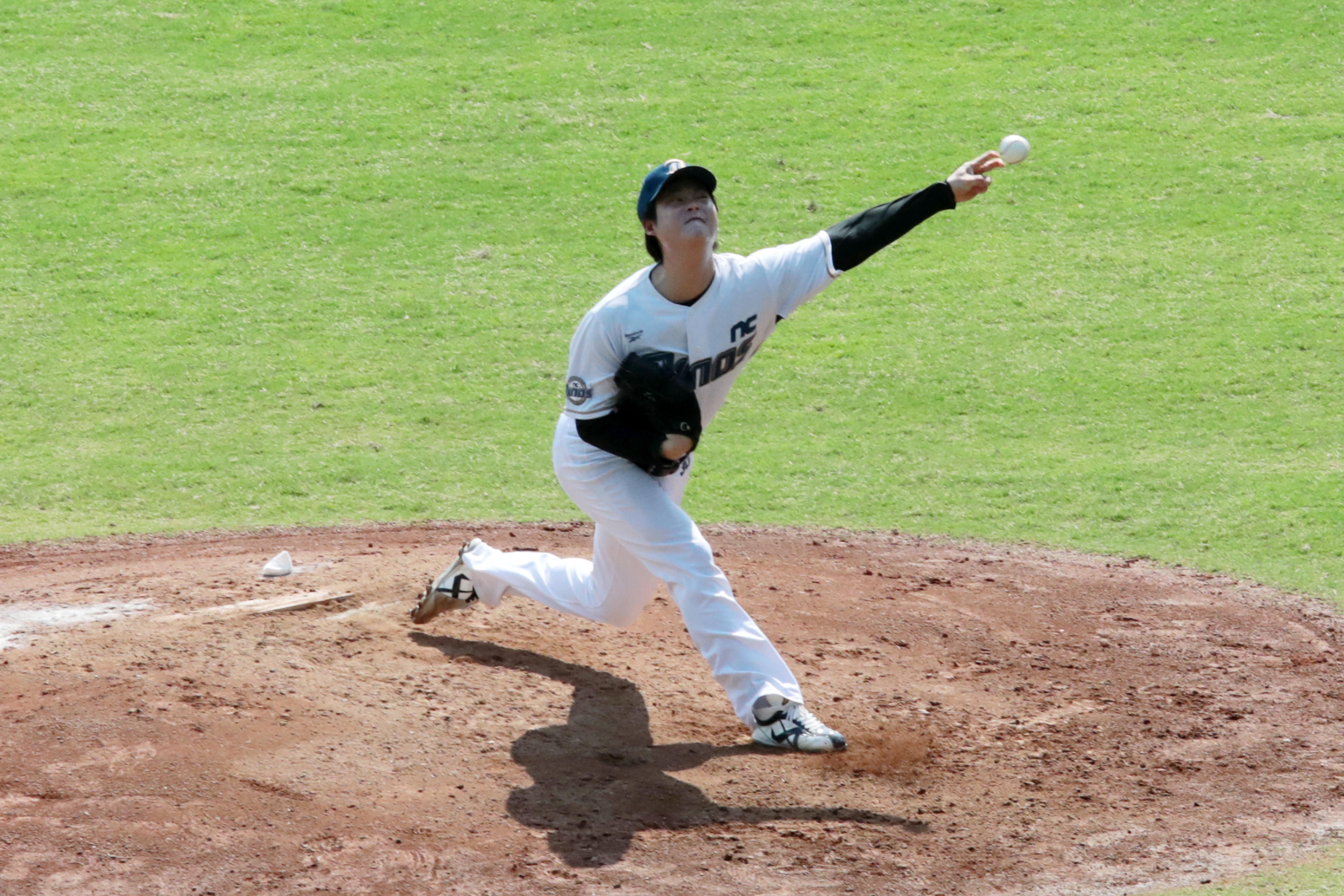 韓職棒NC恐龍二度駐紮台南與統一獅交流切磋  黃偉哲親赴亞太球場熱血加油