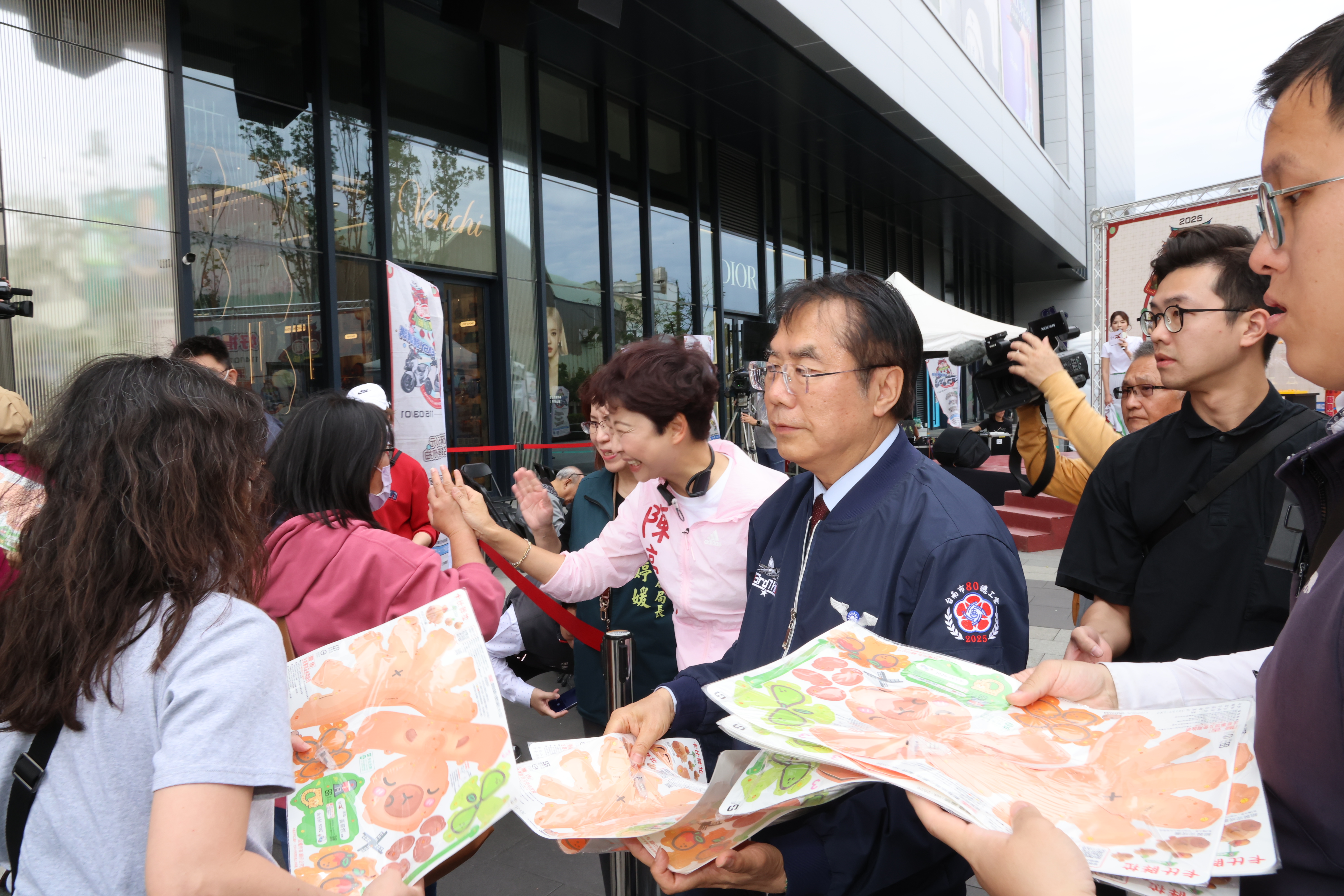 臺南購物節登錄破70億！黃偉哲再加碼8台宏佳騰智慧電車