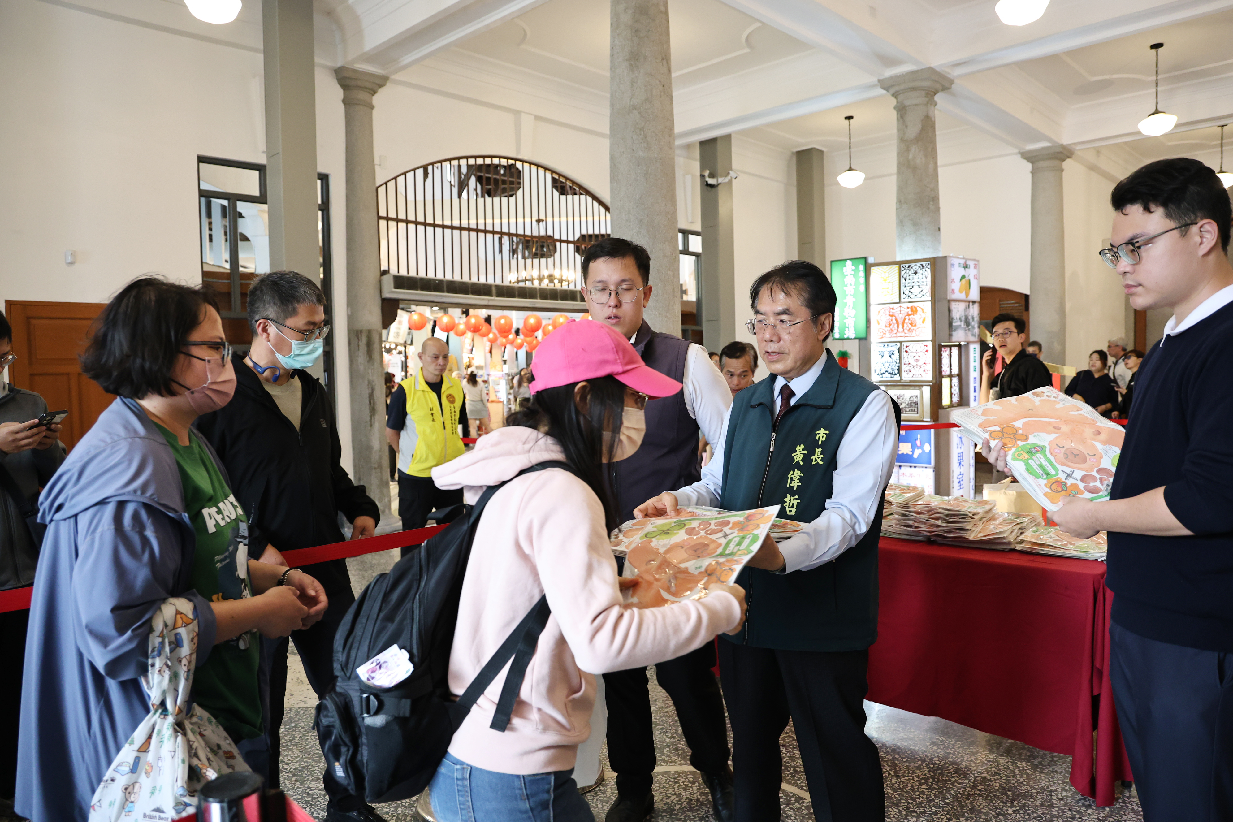 卡比胖拉小提燈西市場限量發送　黃偉哲歡迎民眾逛市集拿好禮