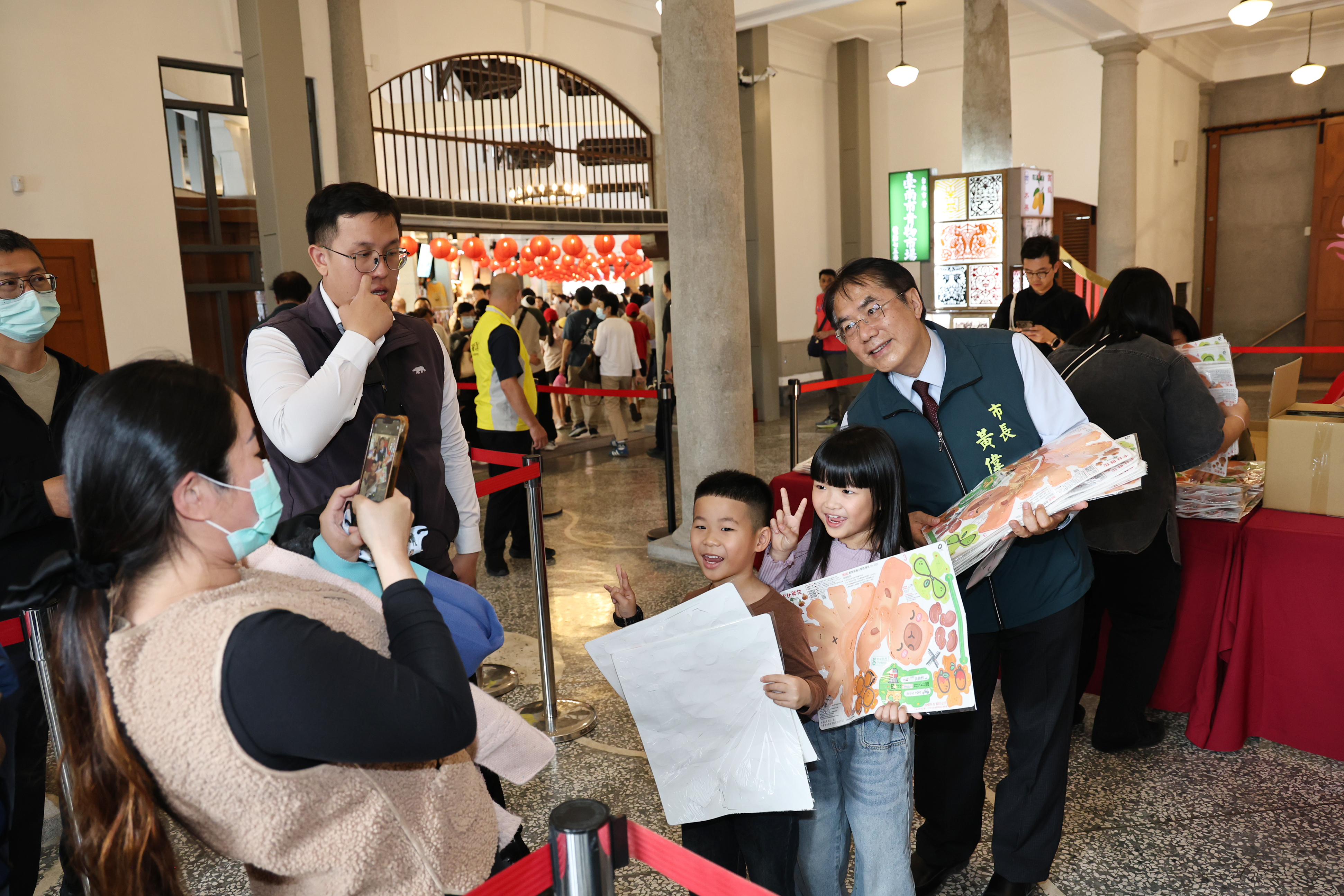 卡比胖拉小提燈西市場限量發送　黃偉哲歡迎民眾逛市集拿好禮