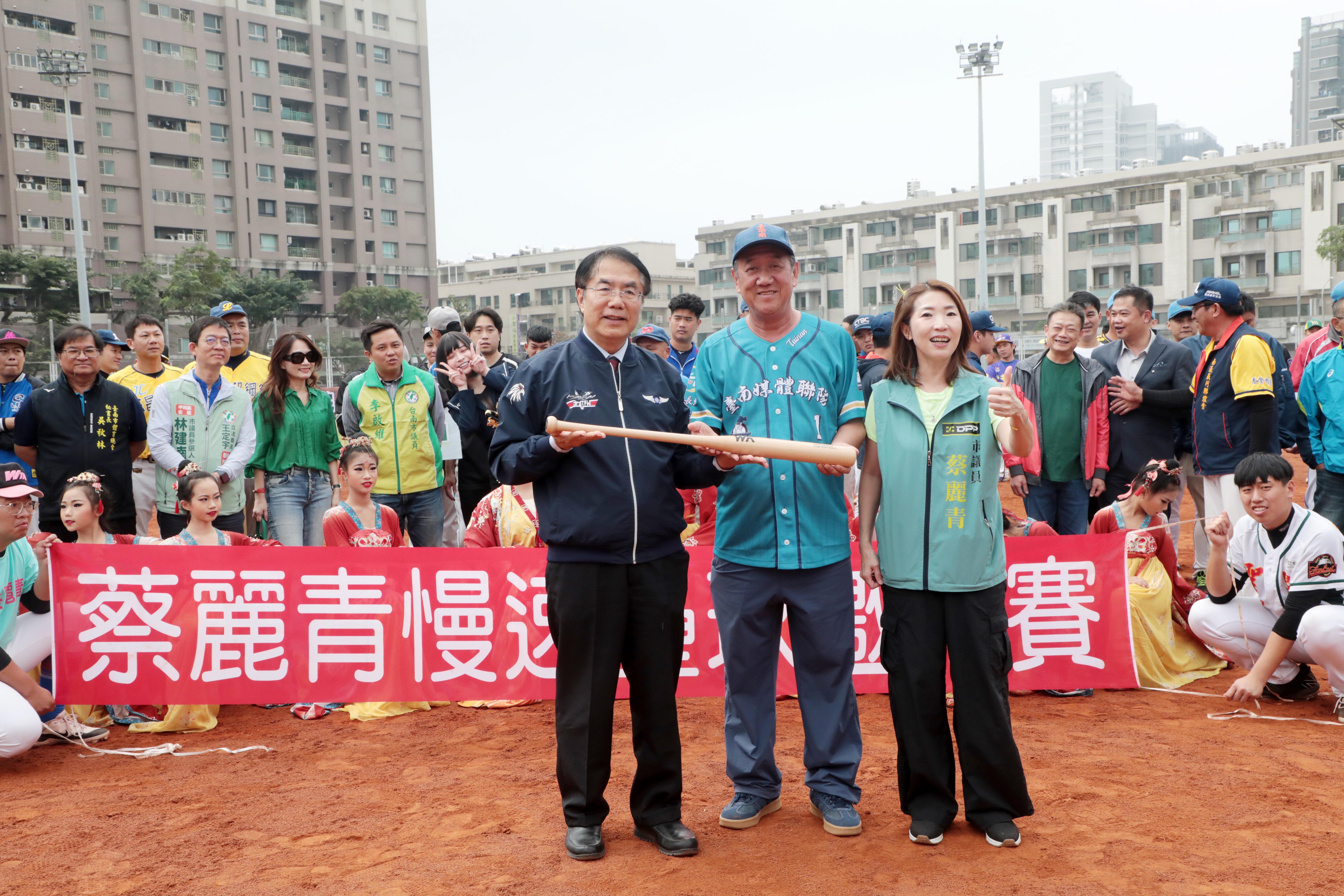 安南尚青慢壘邀請賽登場　黃偉哲出席為選手加油打氣