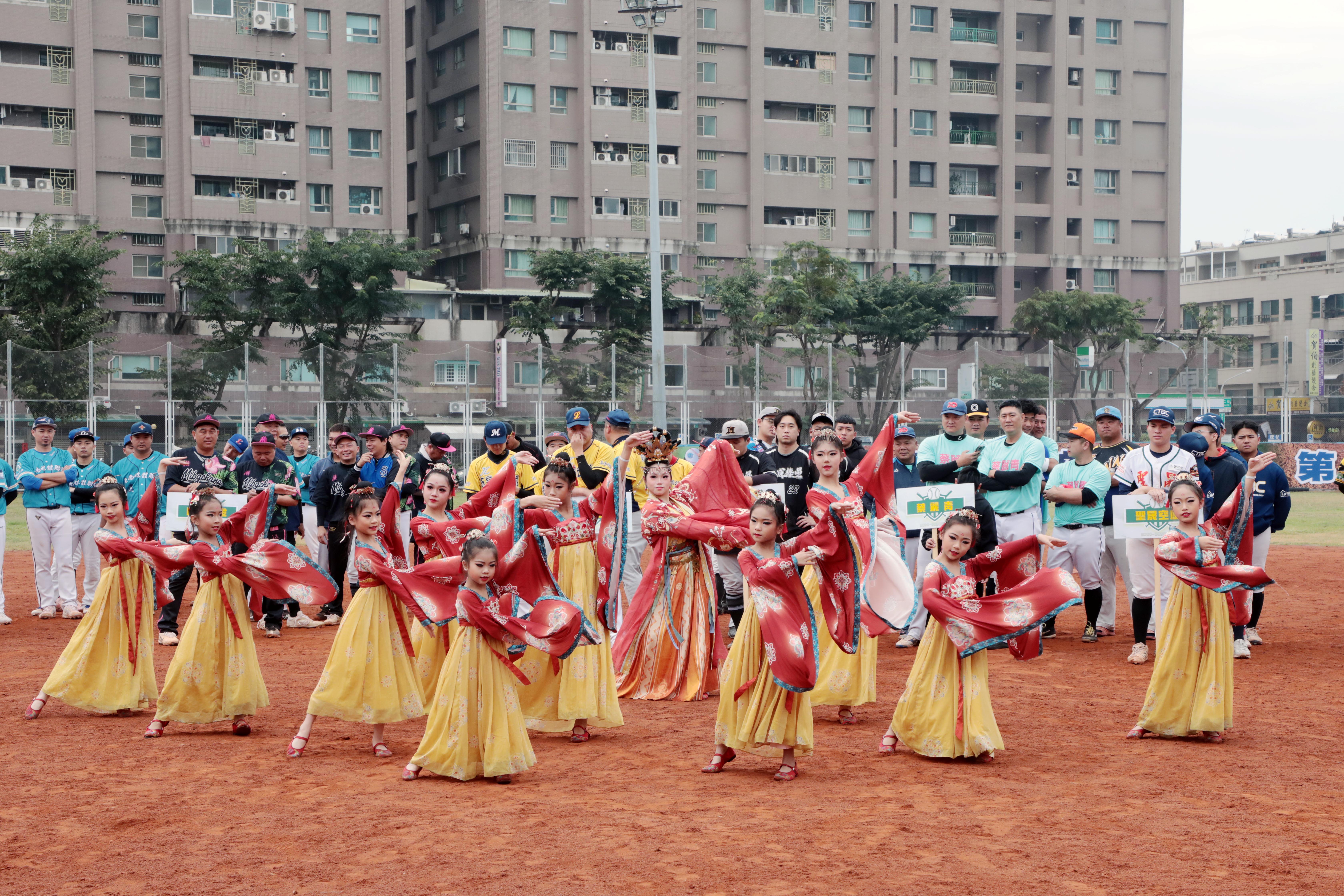 安南尚青慢壘邀請賽登場　黃偉哲出席為選手加油打氣
