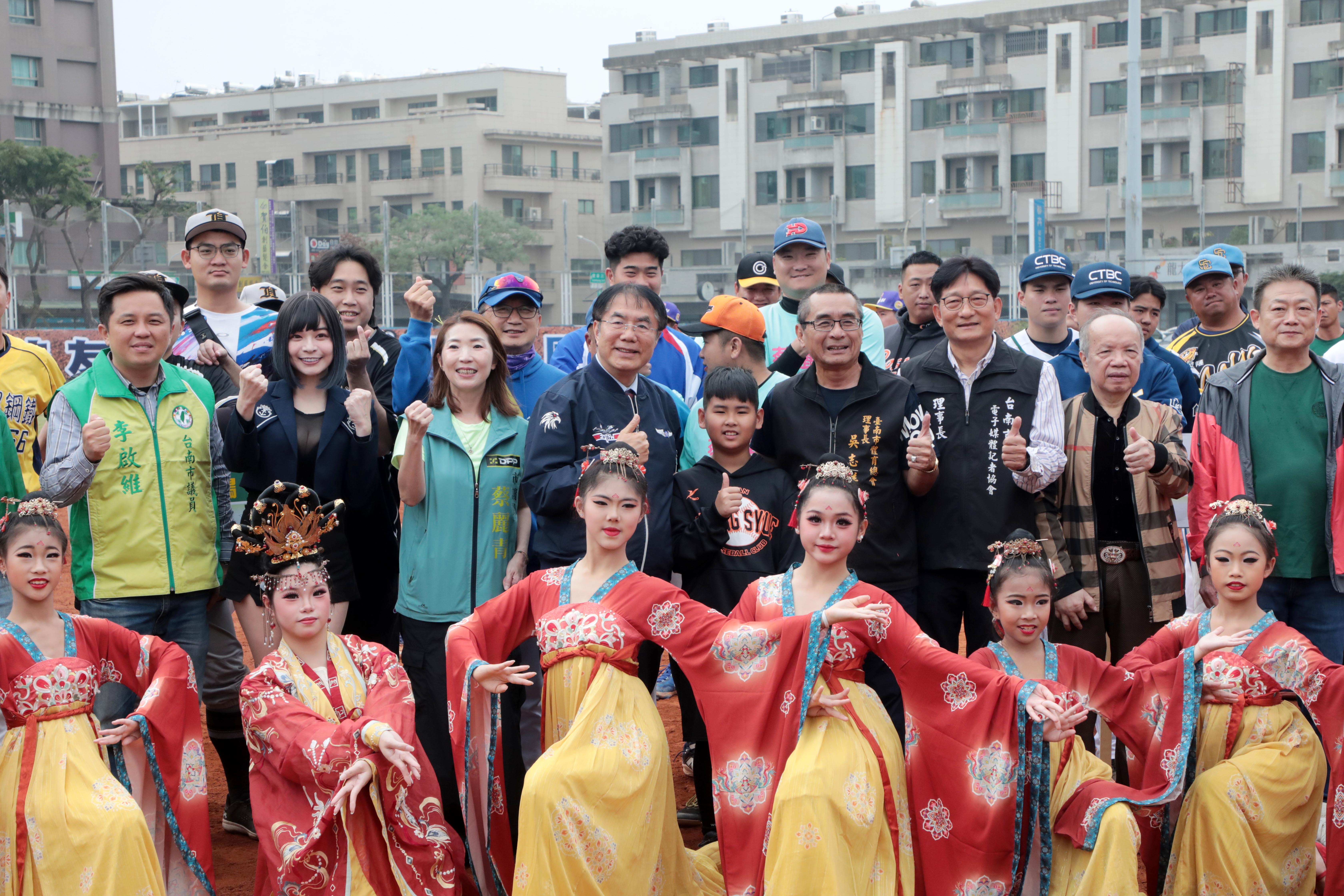 安南尚青慢壘邀請賽登場　黃偉哲出席為選手加油打氣