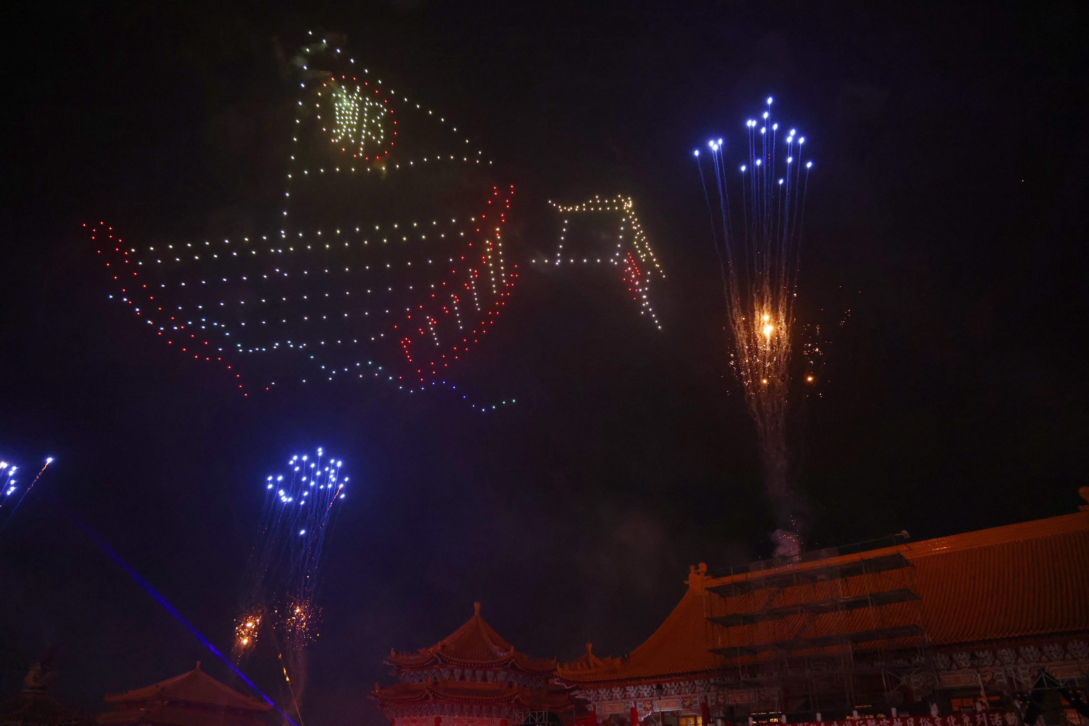 正統鹿耳門聖母廟「花火迎春」璀璨登場 國際級高空煙火、無人機大秀迎春納福