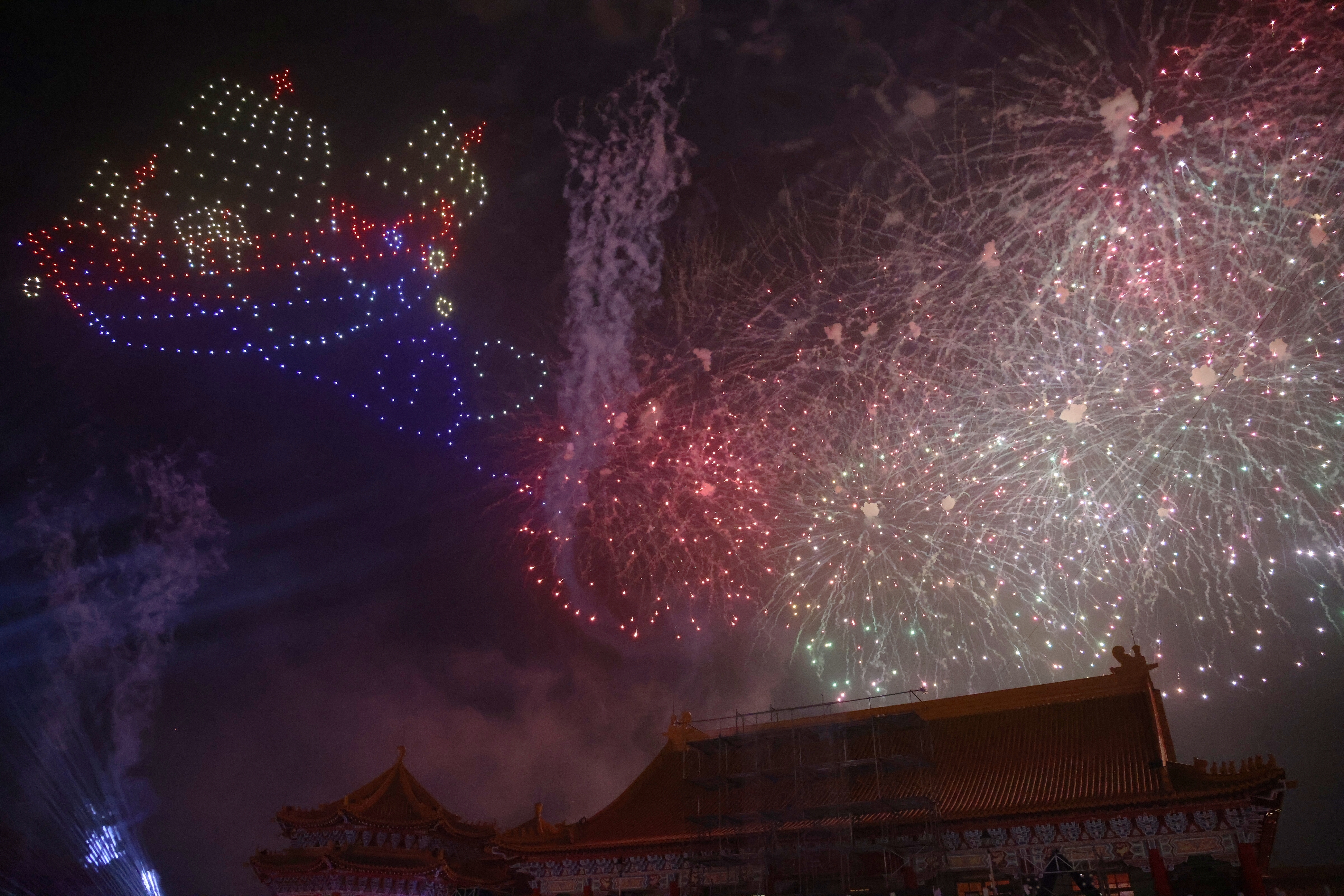 正統鹿耳門聖母廟「花火迎春」璀璨登場 國際級高空煙火、無人機大秀迎春納福