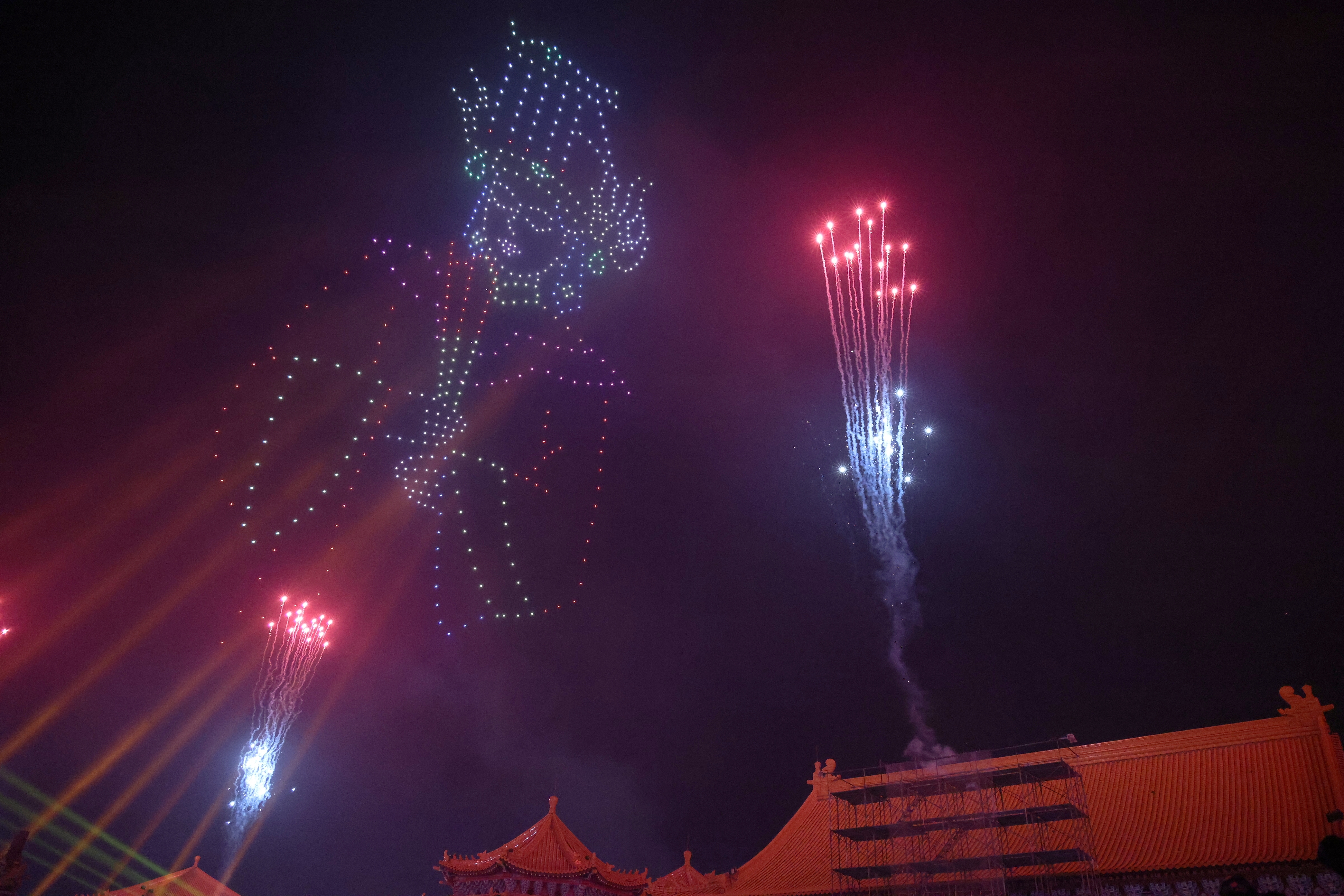 正統鹿耳門聖母廟「花火迎春」璀璨登場 國際級高空煙火、無人機大秀迎春納福