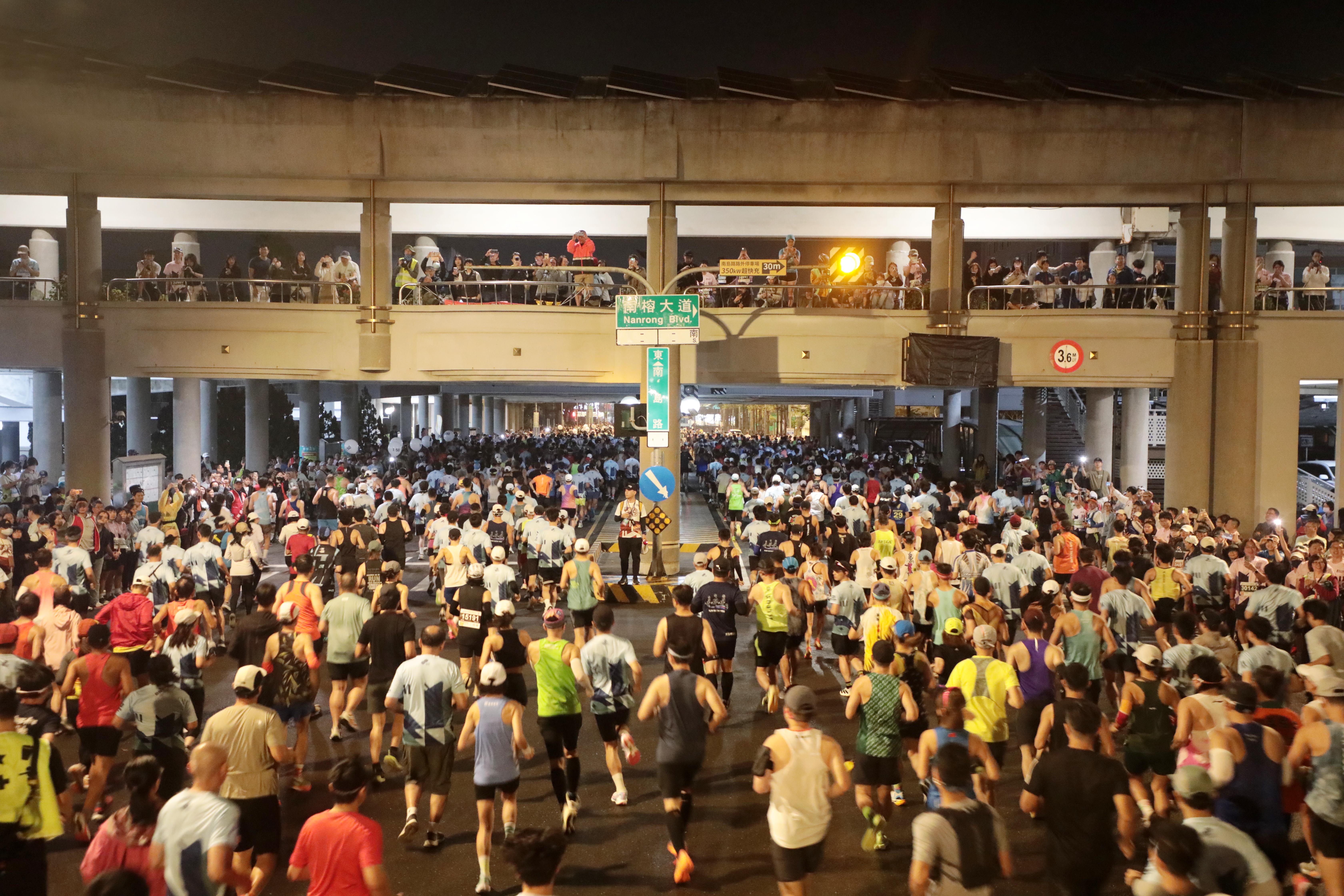 全臺最美賽道!黃偉哲鳴槍揭幕 2026古都馬2.5萬人共襄盛舉 米其林補給成焦點