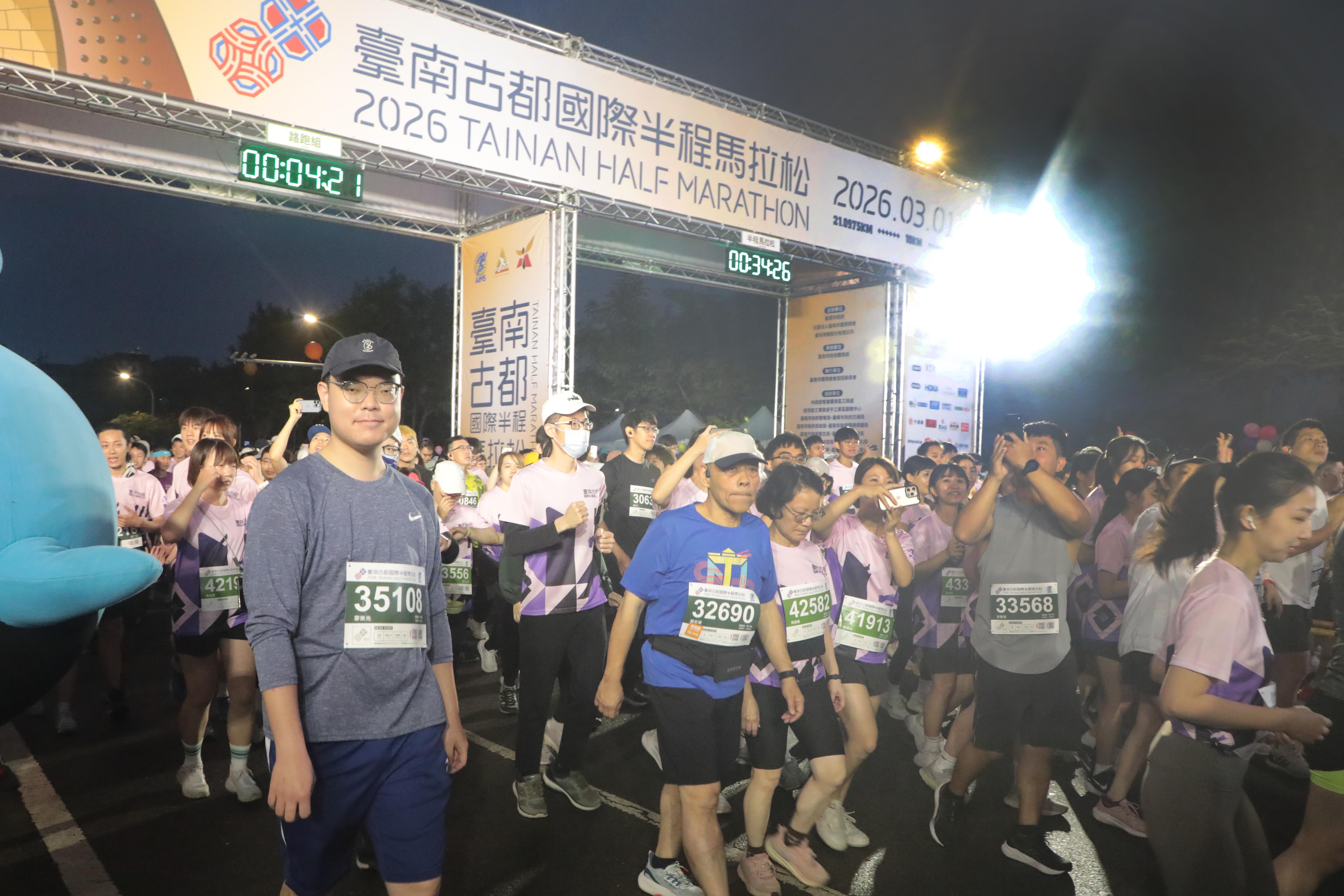 全臺最美賽道!黃偉哲鳴槍揭幕 2026古都馬2.5萬人共襄盛舉 米其林補給成焦點