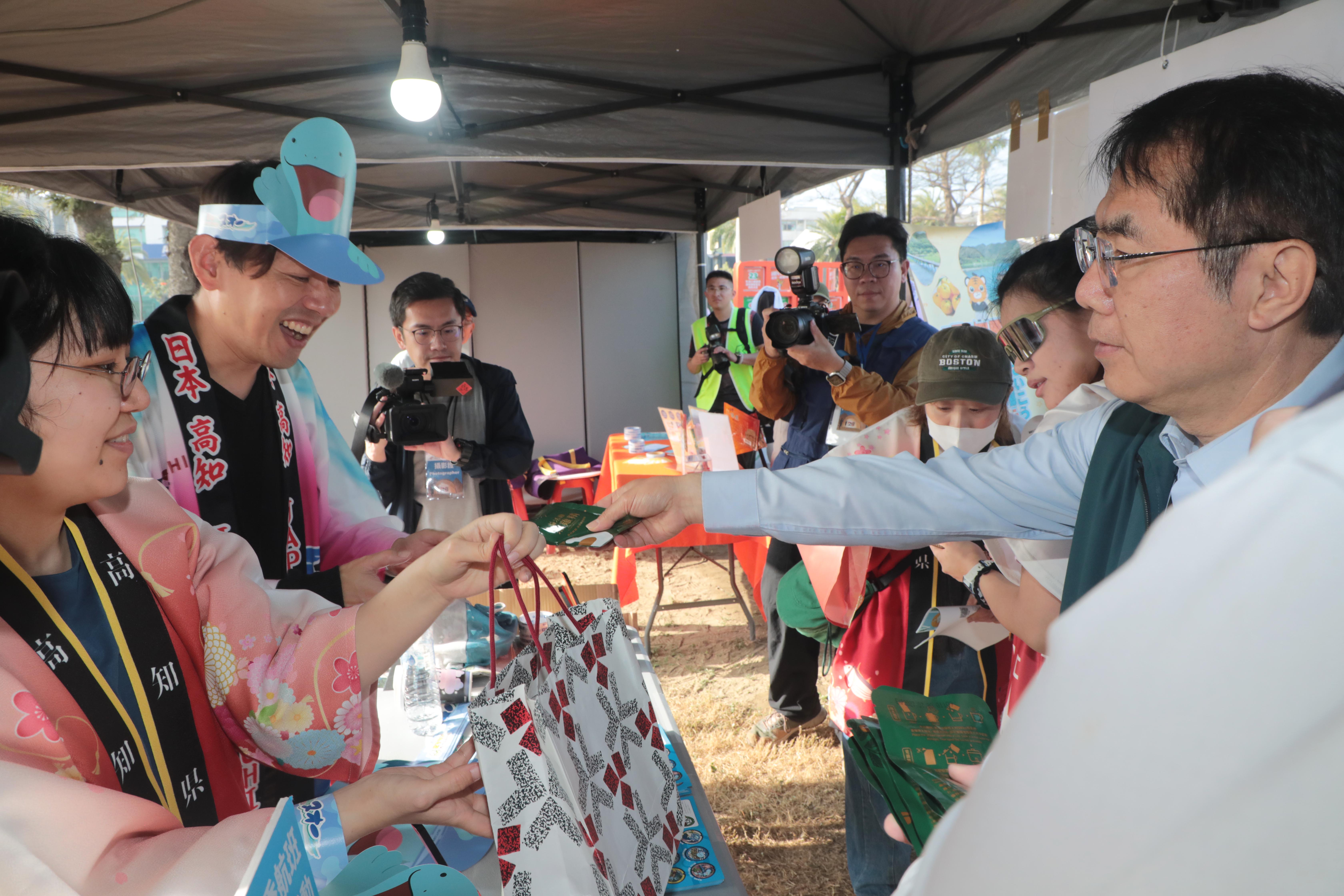 全臺最美賽道!黃偉哲鳴槍揭幕 2026古都馬2.5萬人共襄盛舉 米其林補給成焦點